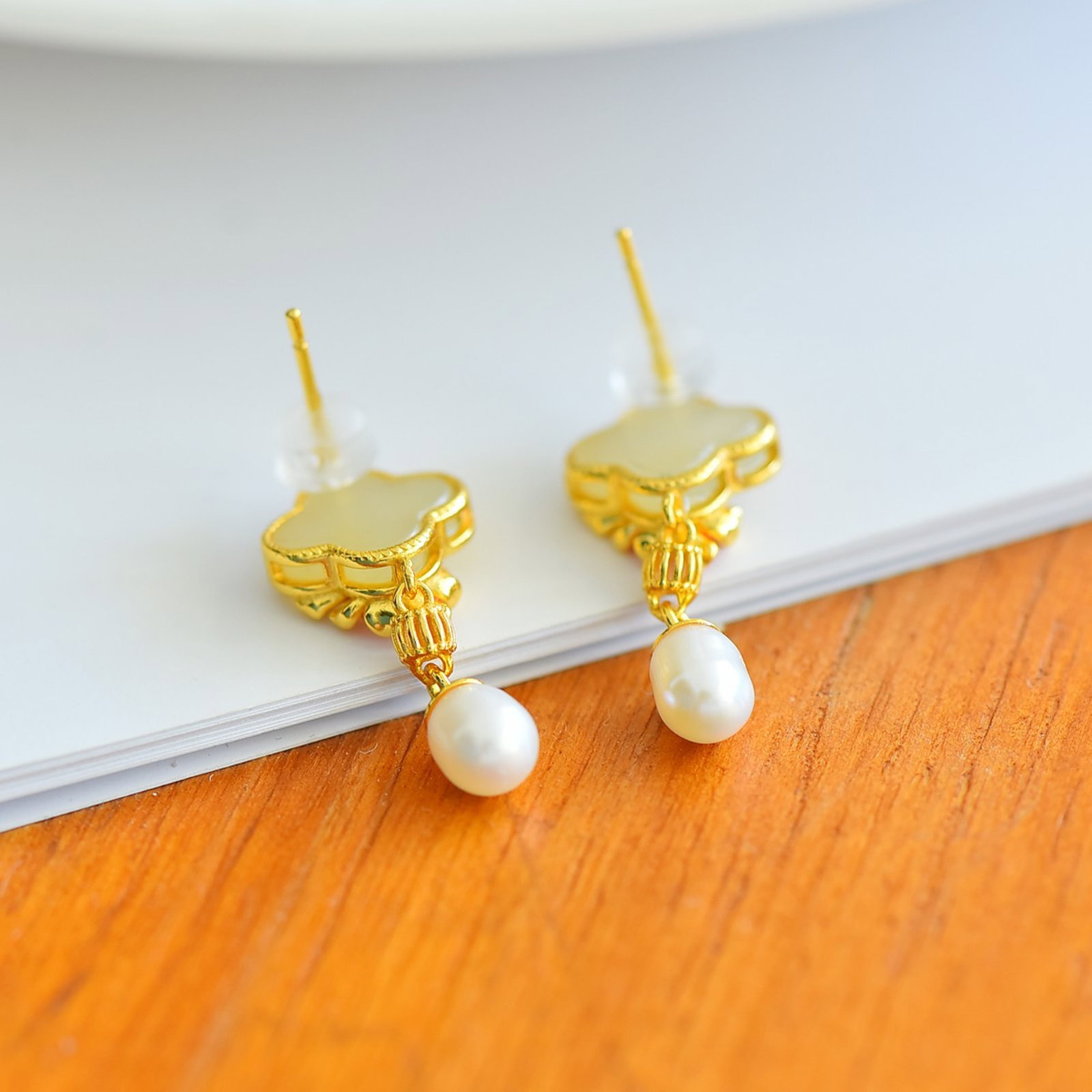 A Pair of Exquisite Sterling Silver-Gold Plated Inlaid White Jade Earrings,Inlaid Pearls - 5