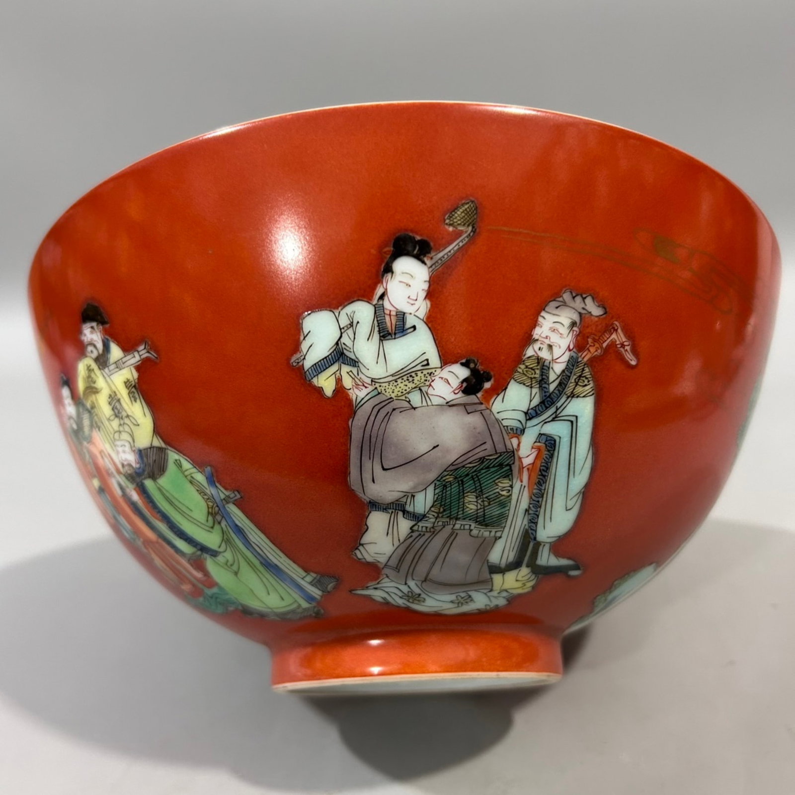 An Exquisite Red Ground Famille-Rose Figure Pattern Bowl - 3