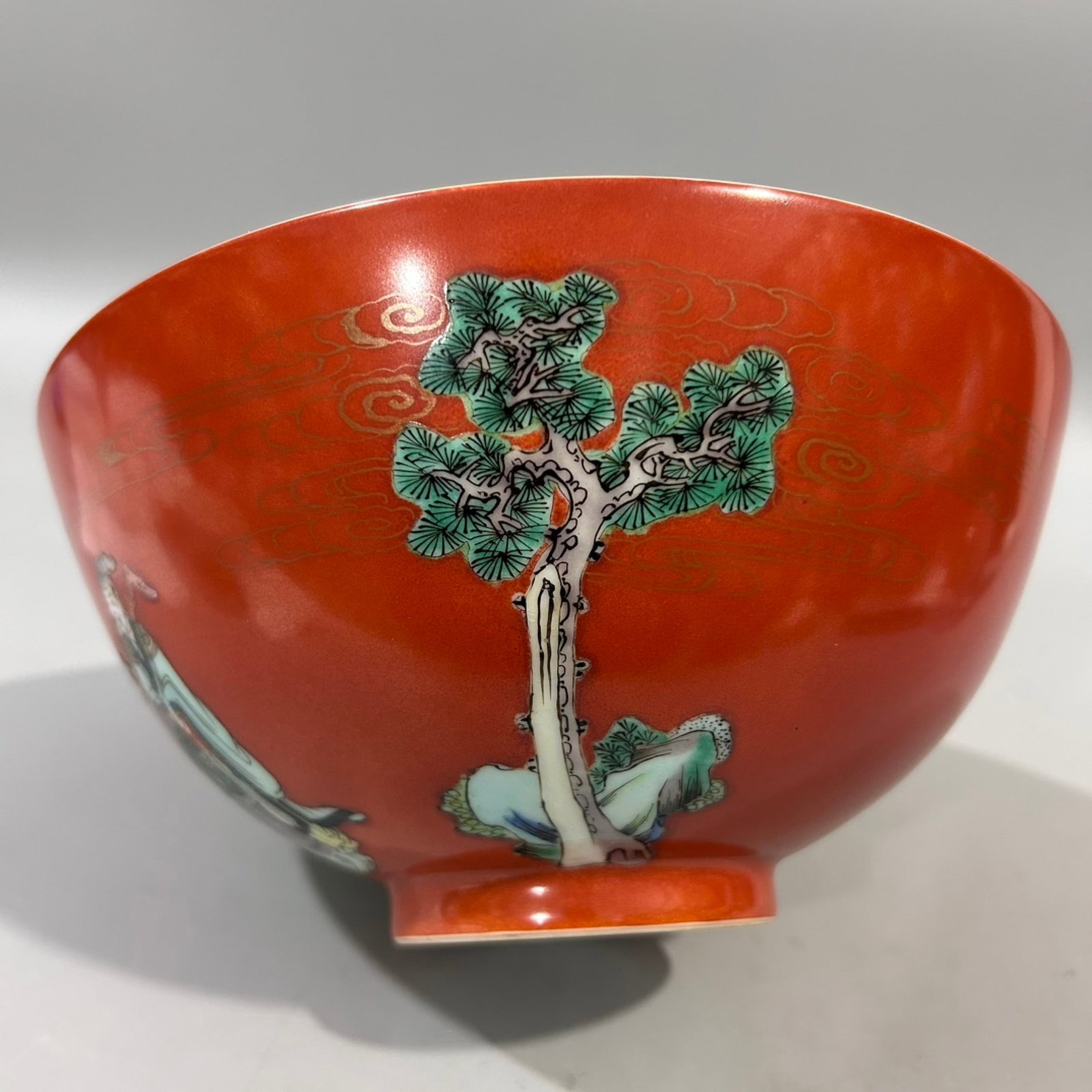 An Exquisite Red Ground Famille-Rose Figure Pattern Bowl - 4