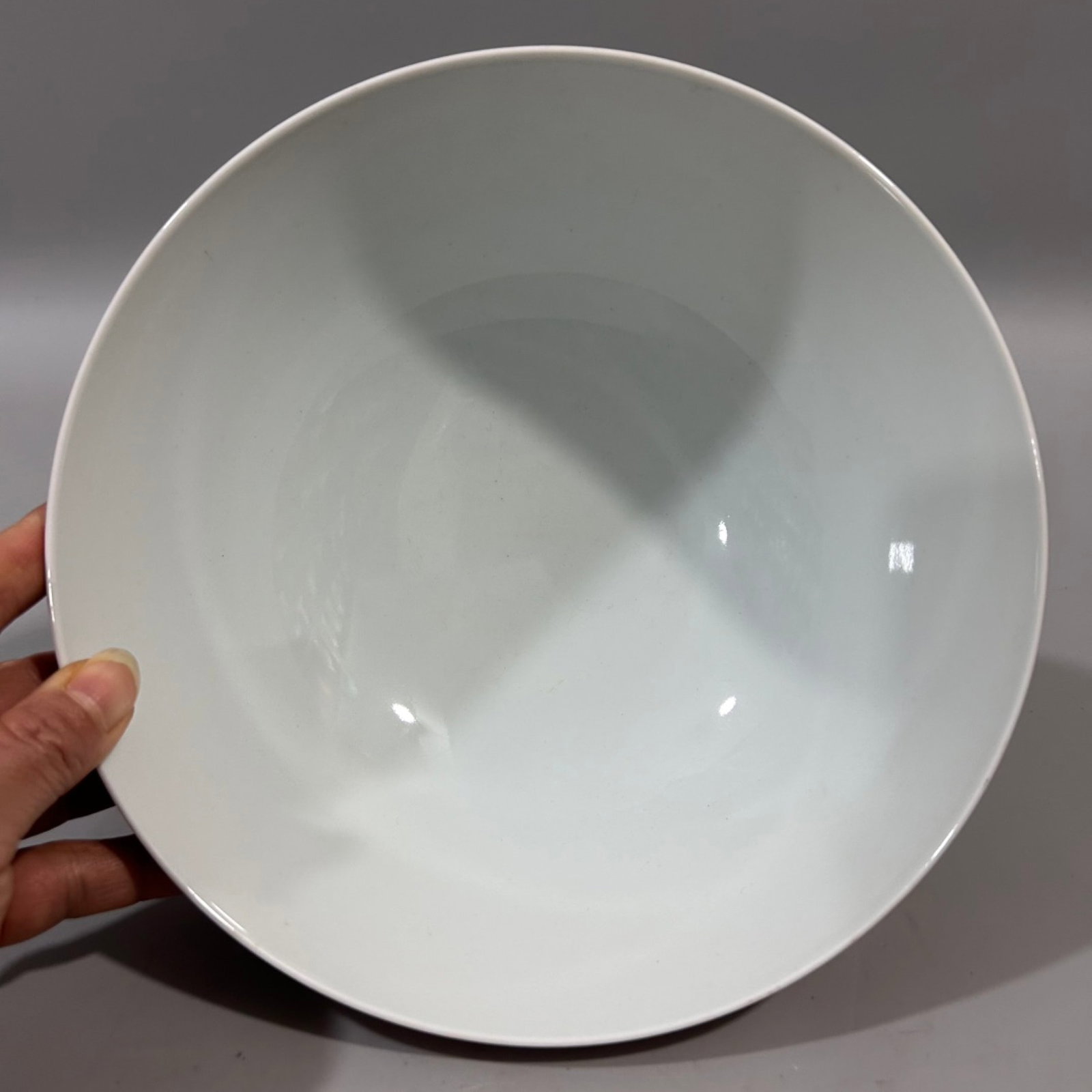An Exquisite Red Ground Famille-Rose Figure Pattern Bowl - 6