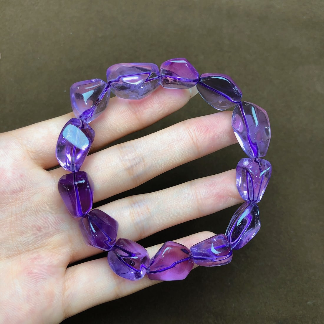 An Exquisite Crystal Bracelets: Estimated Value:1000-2000 An Exquisite Crystal Bracelets,Size:11.3mmx12.7mmx19.3mm, Weight:46g 水晶手串