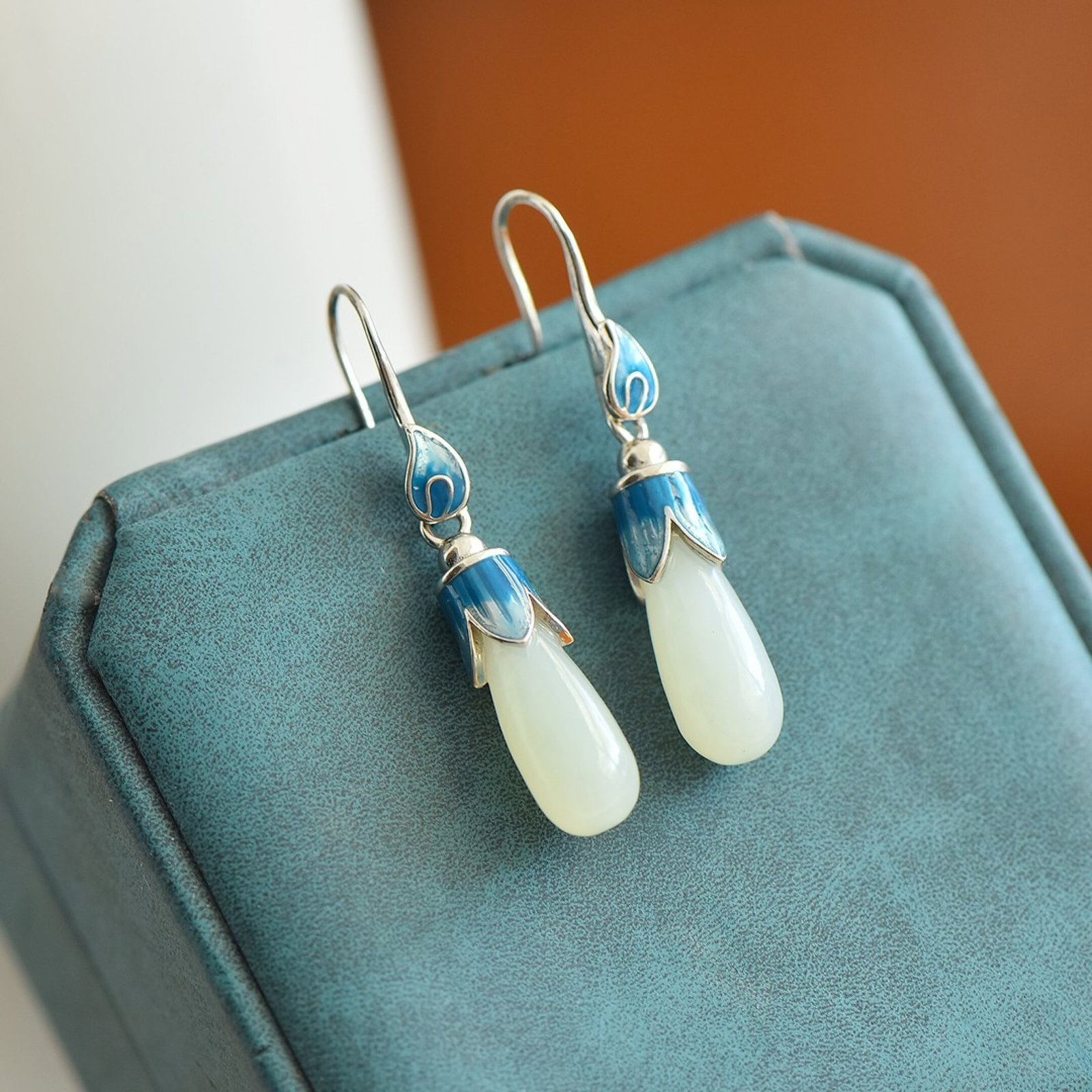 A Pair of Exquisite Sterling Silver Inlaid White Jade Enamel Earrings - 2