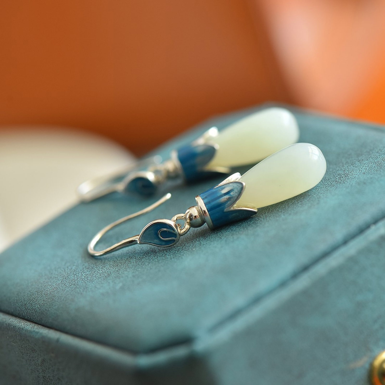 A Pair of Exquisite Sterling Silver Inlaid White Jade Enamel Earrings - 4