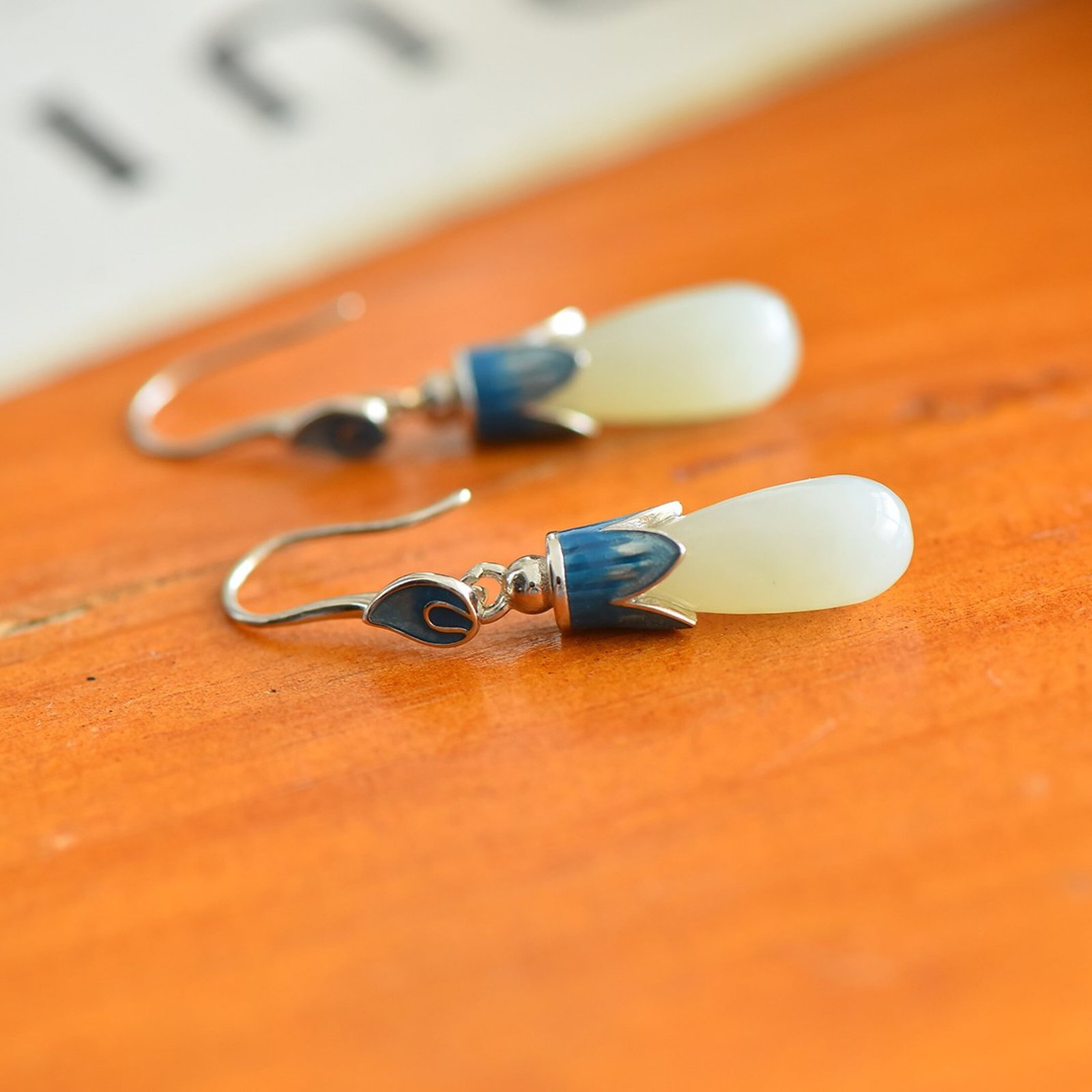 A Pair of Exquisite Sterling Silver Inlaid White Jade Enamel Earrings - 5