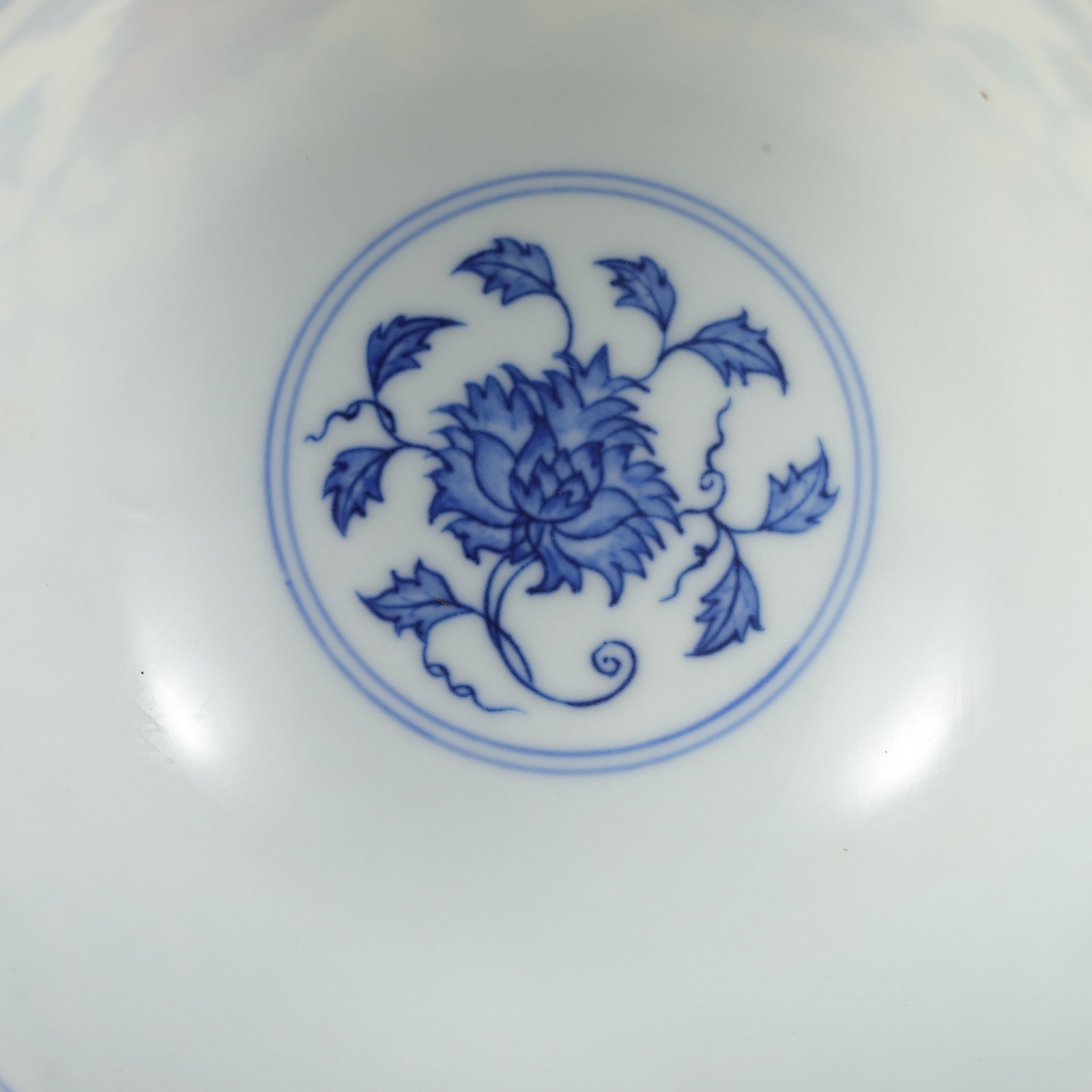 An Exquisite Blue and White Doucai Flower Pattern Bowl - 5
