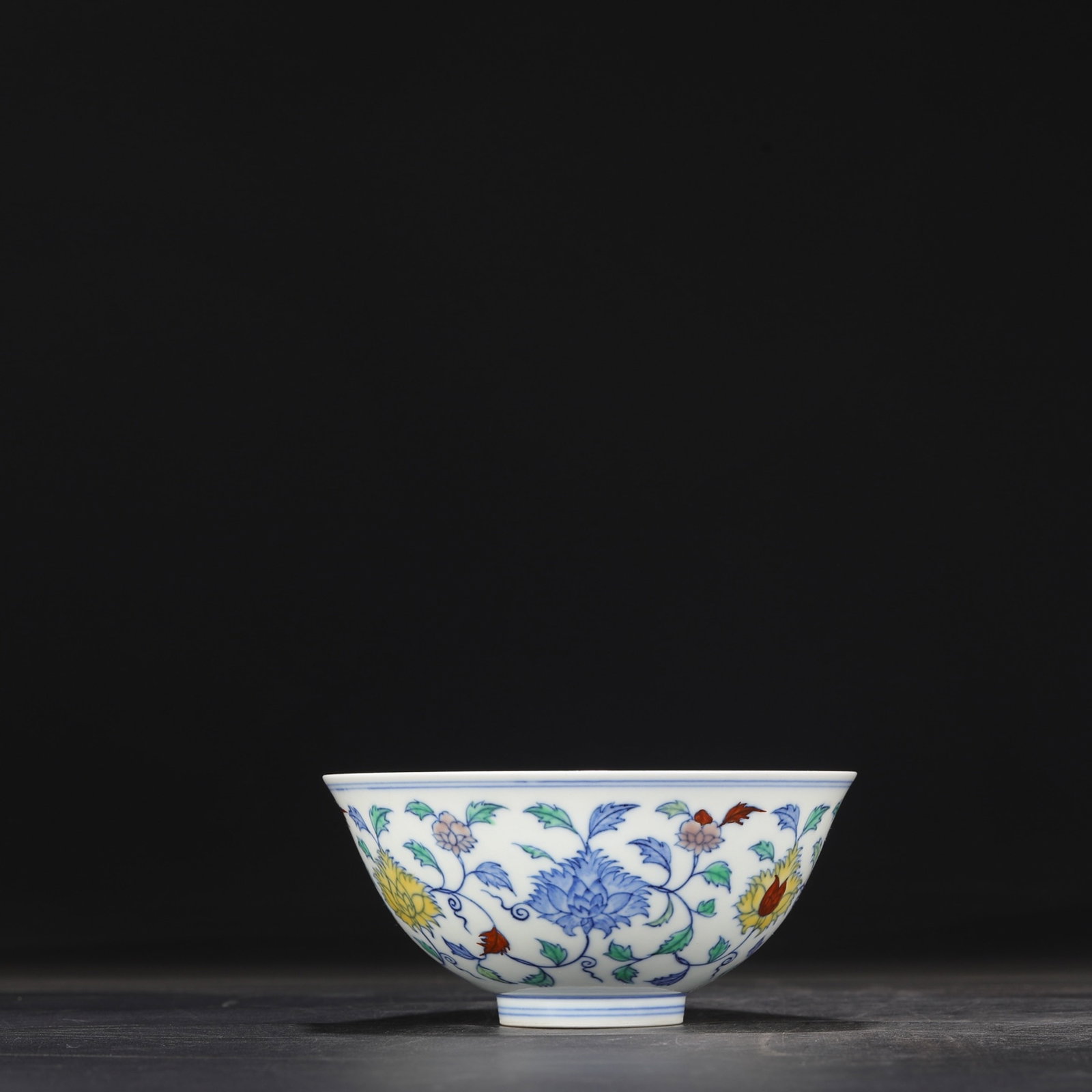 An Exquisite Blue and White Doucai Flower Pattern Bowl - 6