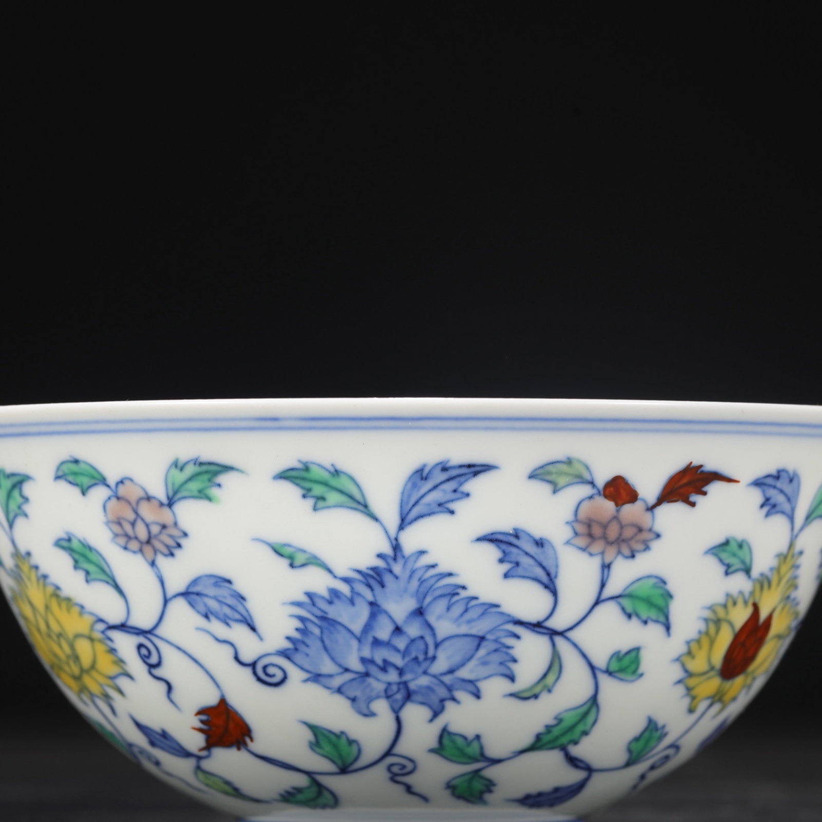 An Exquisite Blue and White Doucai Flower Pattern Bowl - 7