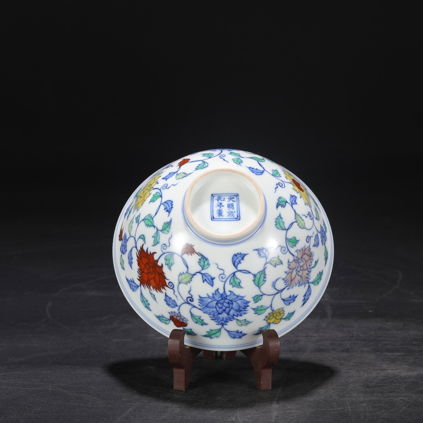 An Exquisite Blue and White Doucai Flower Pattern Bowl - 8