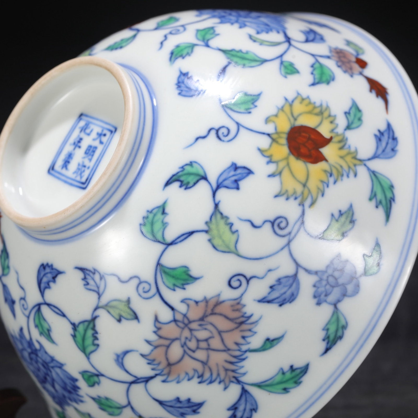 An Exquisite Blue and White Doucai Flower Pattern Bowl - 9