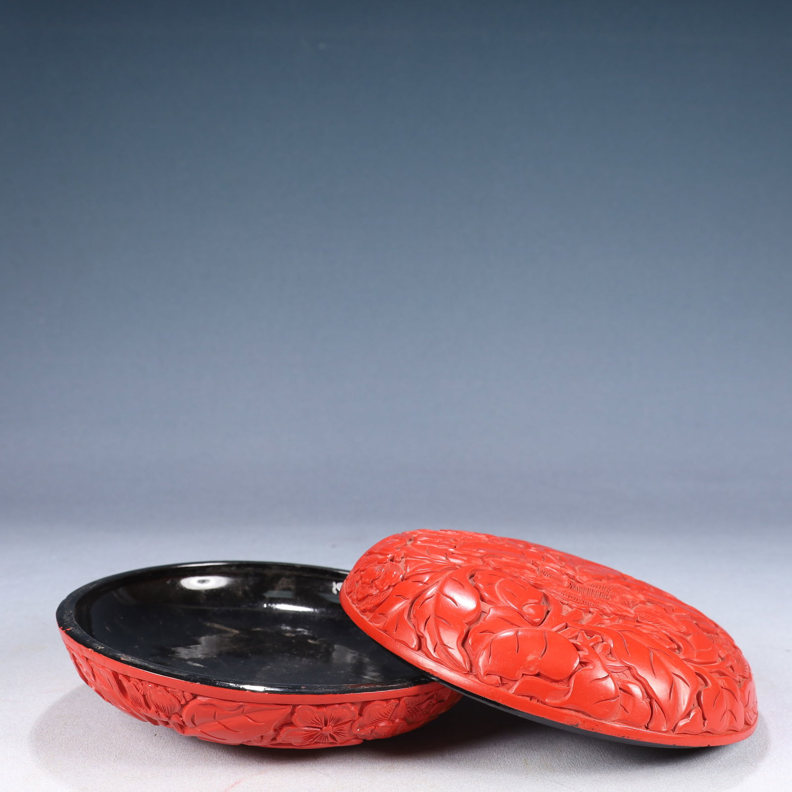 An Exquisite Carved Red Lacquer Flower Pattern Cover Box - 6