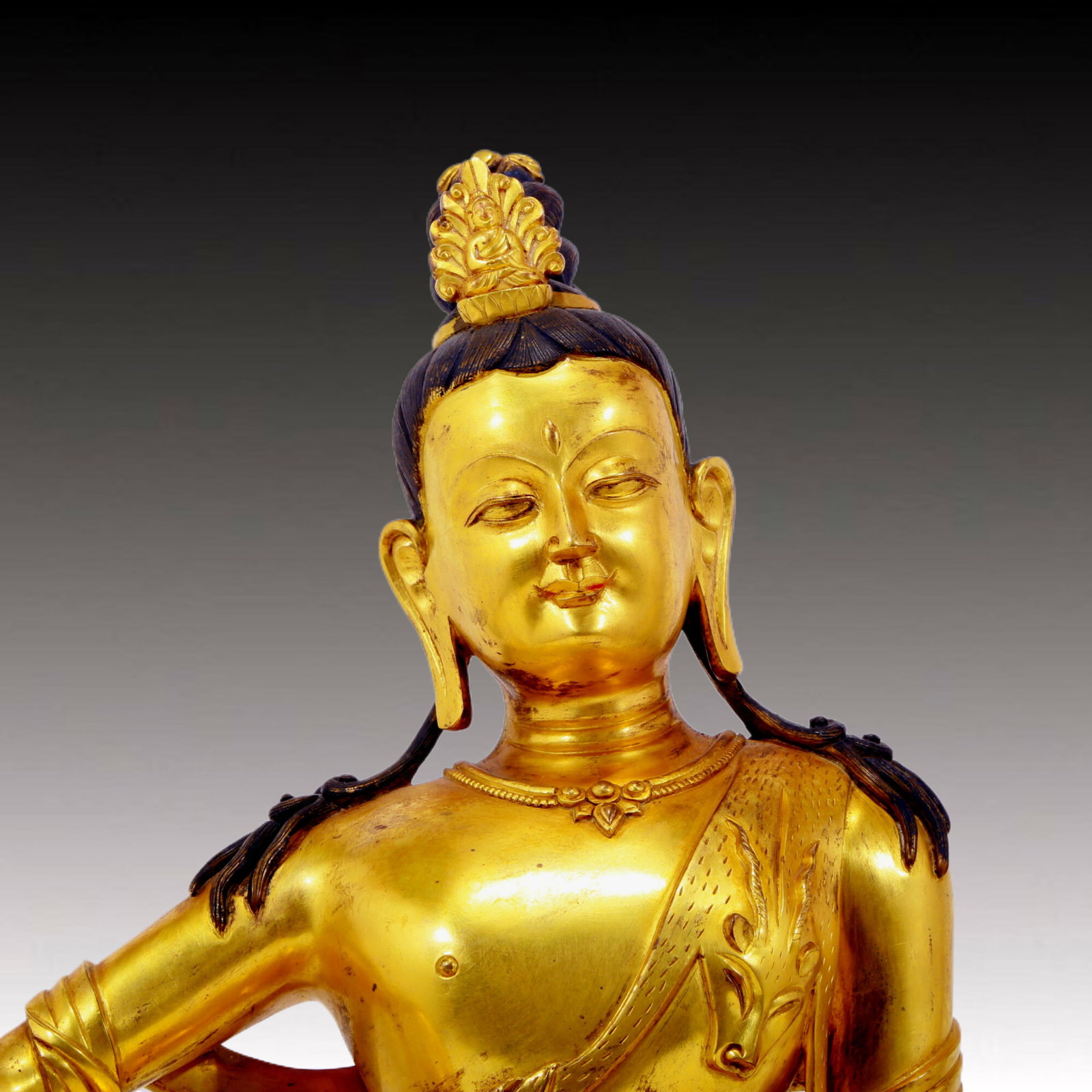 A solemn gilt bronze statue of Guanyin - 2