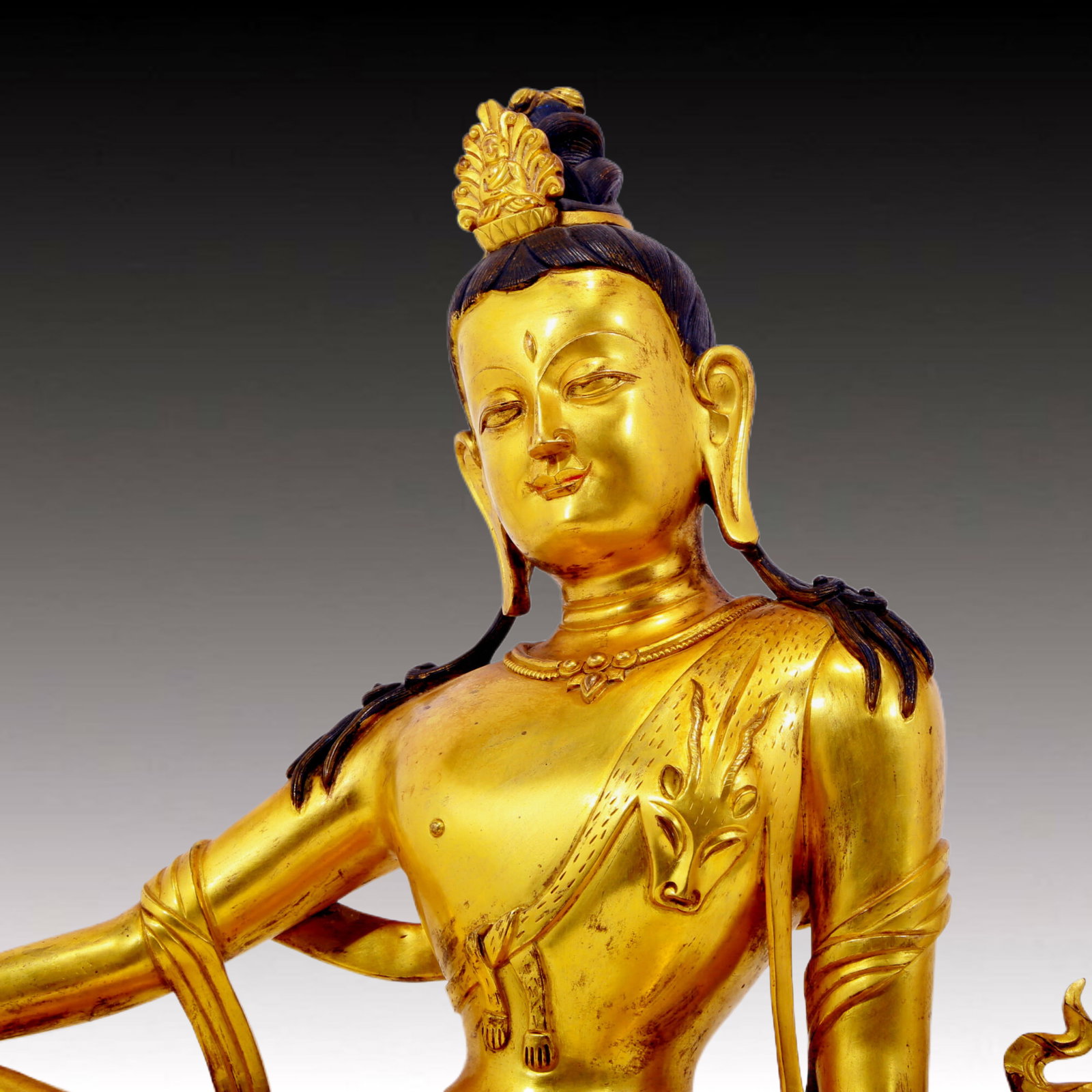 A solemn gilt bronze statue of Guanyin - 6