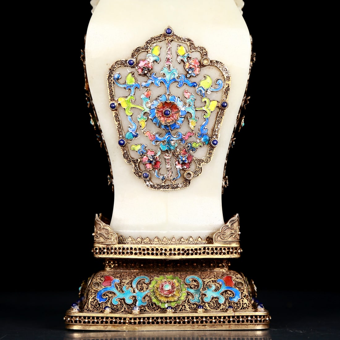 An exquisite white jade covered silver gilt and enamel amphora with lid - 3