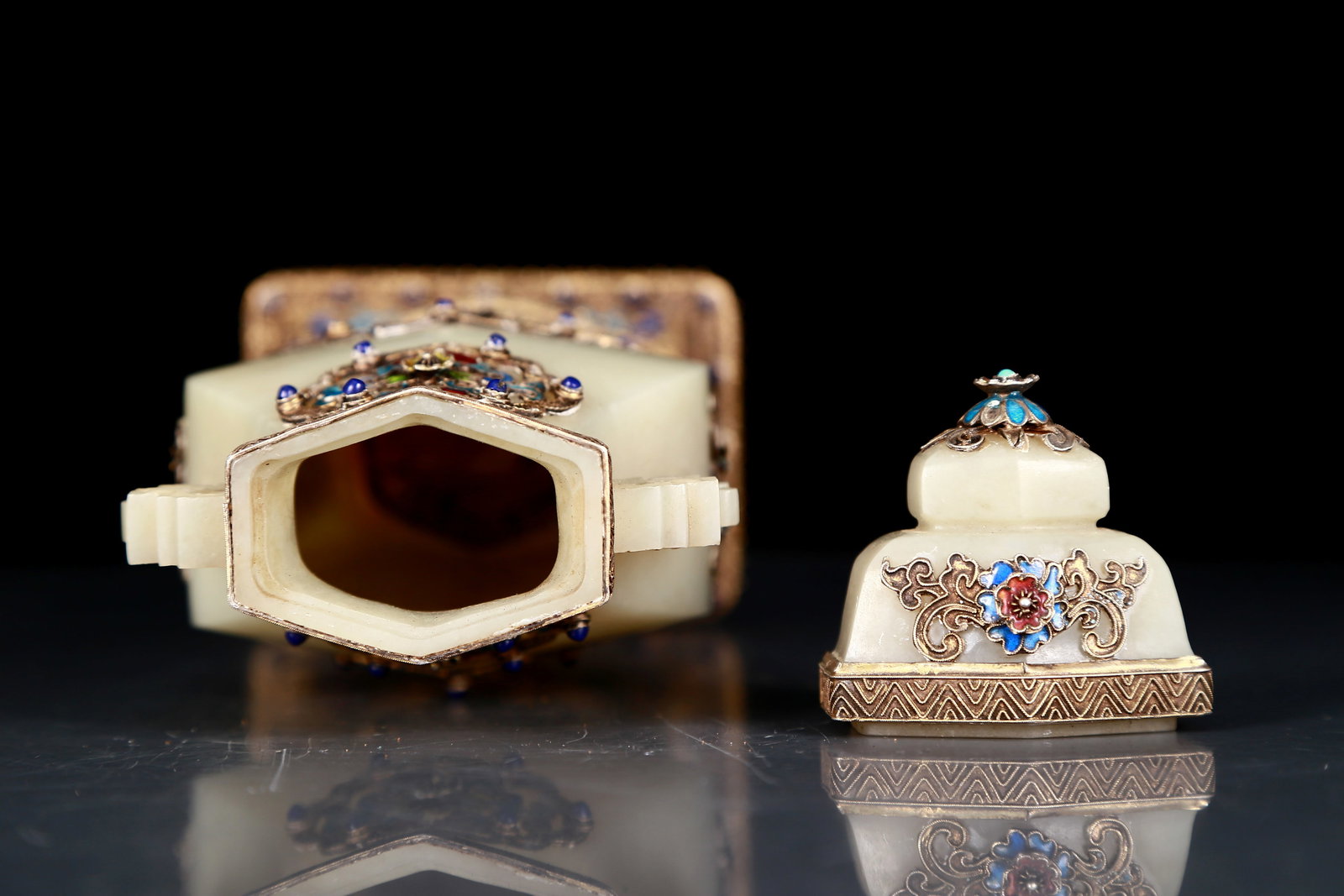 An exquisite white jade covered silver gilt and enamel amphora with lid - 9