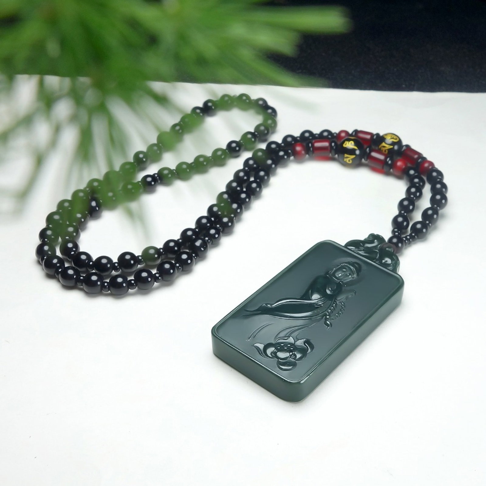 An Exquisite Greenish Jade Statue of Avalokitesvara Pendant - 5