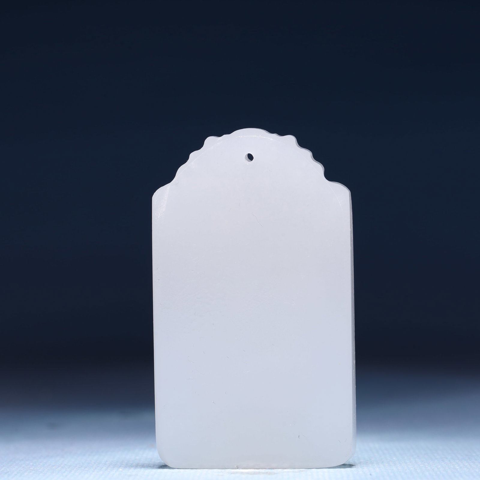 An Exquisite White Jade Horse Pattern Pendant - 4