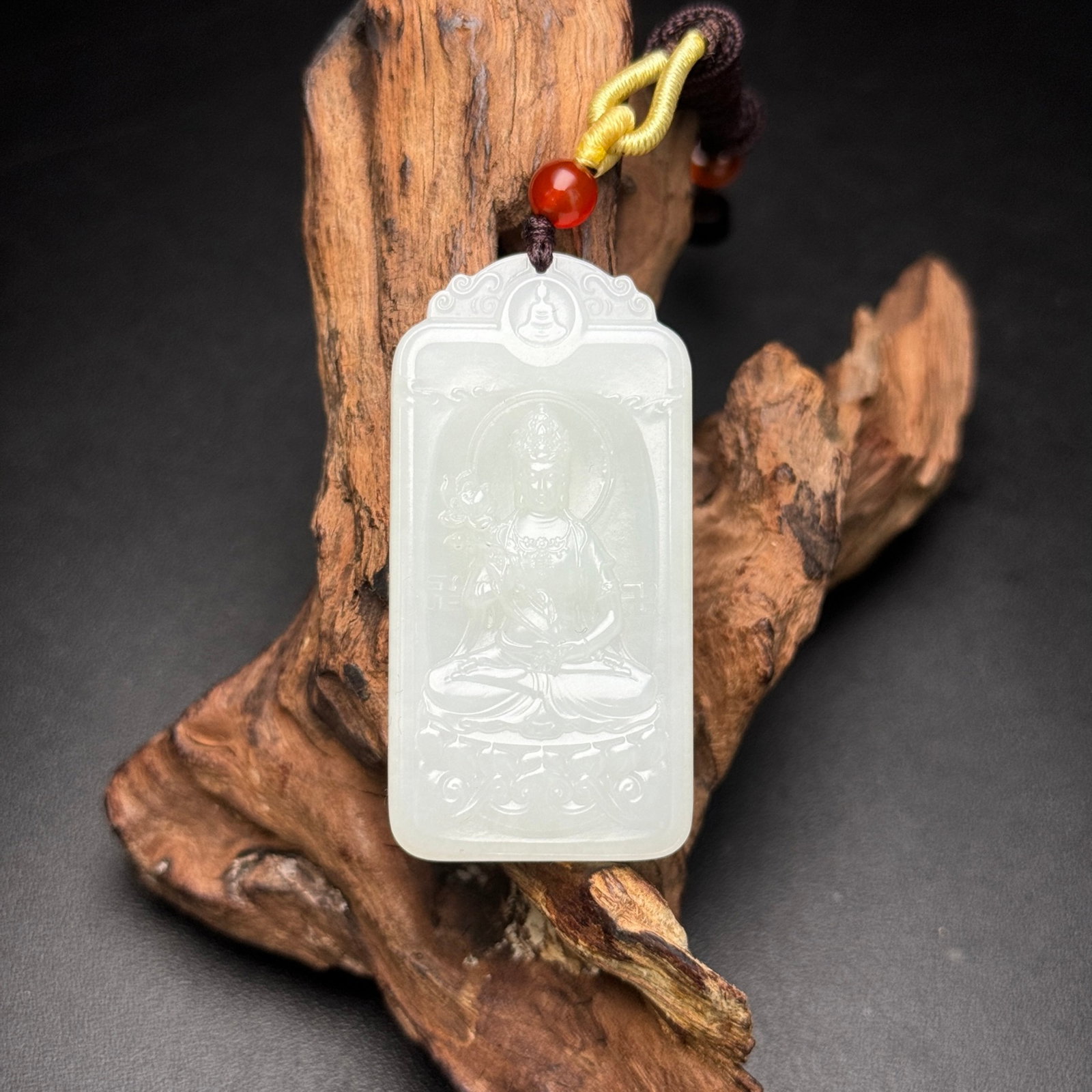 An Exquisite White Jade Statue of Avalokitesvara Pattern Pendant: Estimated Value:1100-2200 An Exquisite White Jade Statue of Avalokitesvara Pattern Pendant,Qing Dynasty,China,Size:53mmx27mmx8mm,Weight:30g 白玉观音像纹挂