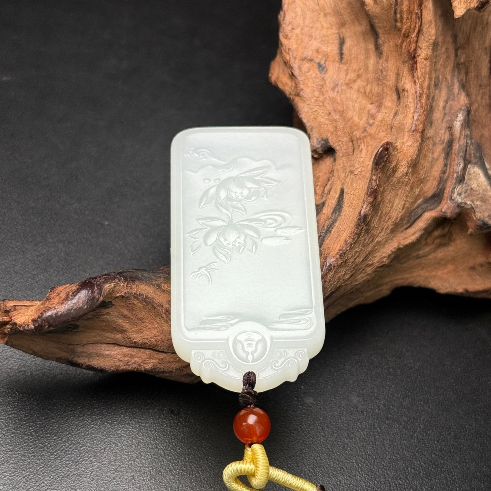 An Exquisite White Jade Statue of Avalokitesvara Pattern Pendant - 6