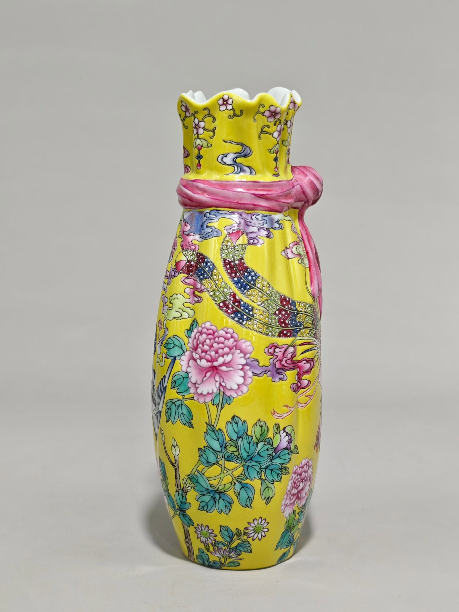An Exquisite Yellow Ground Famille-Rose Peony and Phoenix Pattern Vase - 2