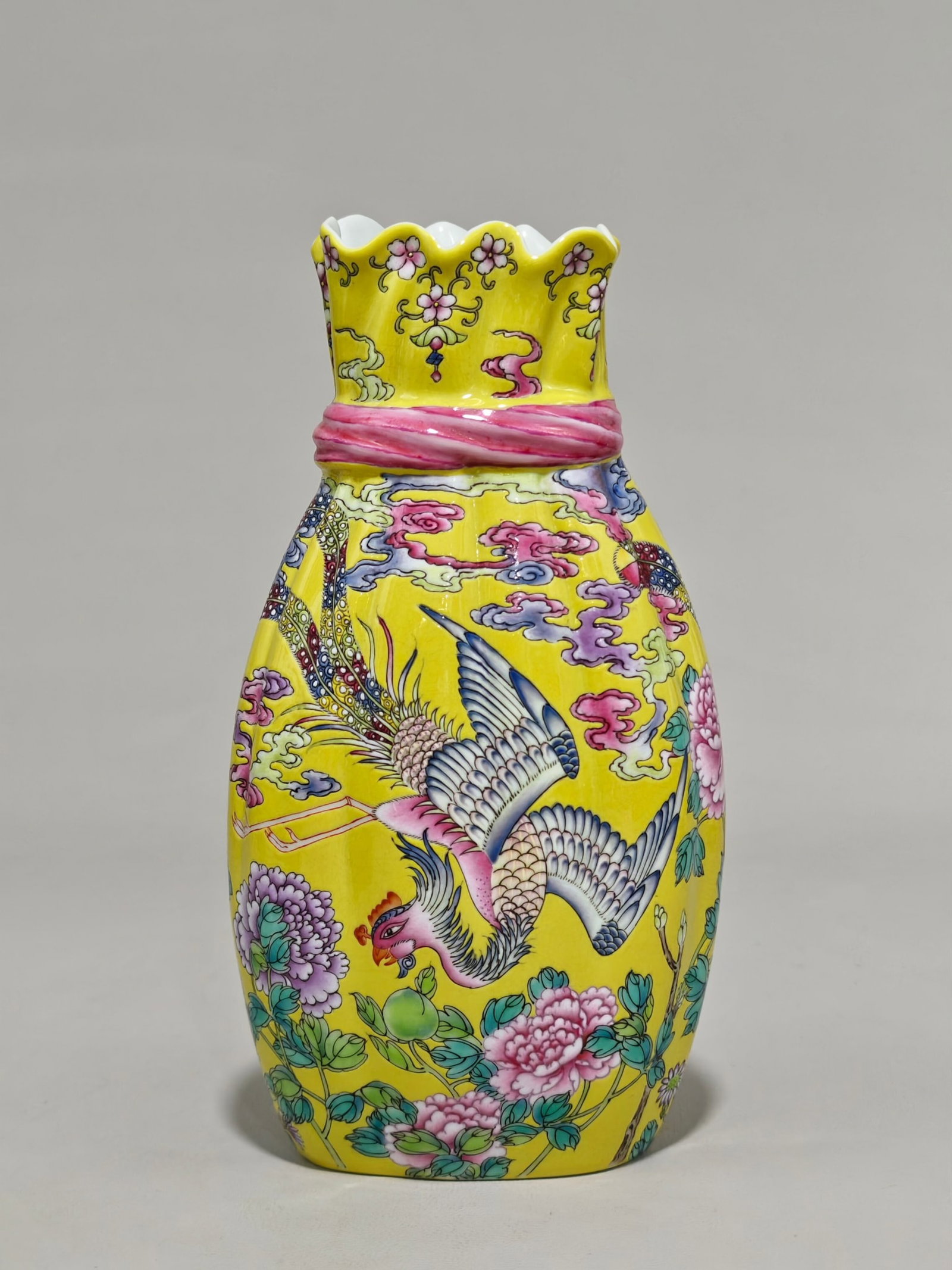 An Exquisite Yellow Ground Famille-Rose Peony and Phoenix Pattern Vase - 3