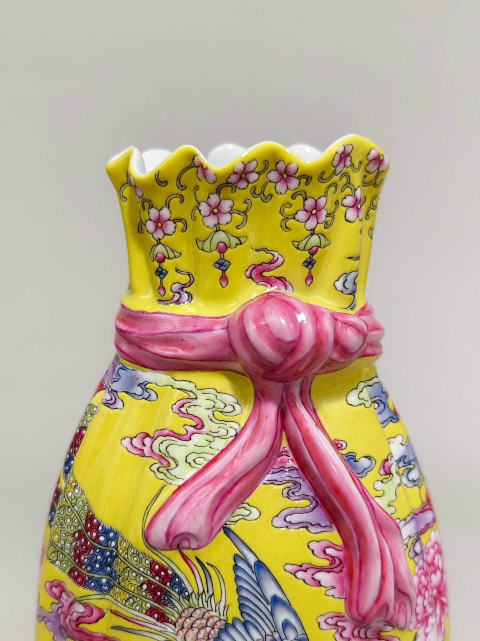 An Exquisite Yellow Ground Famille-Rose Peony and Phoenix Pattern Vase - 5