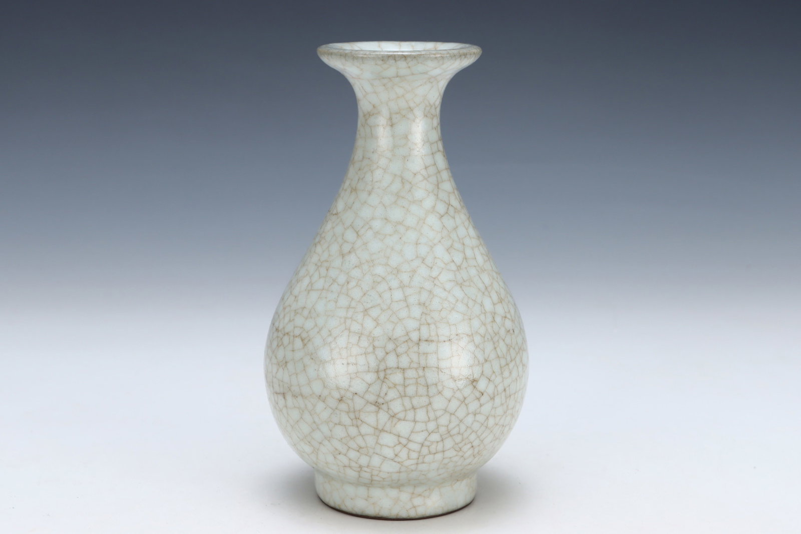 An Exquisite Guan yao White Glazed Vase - 3