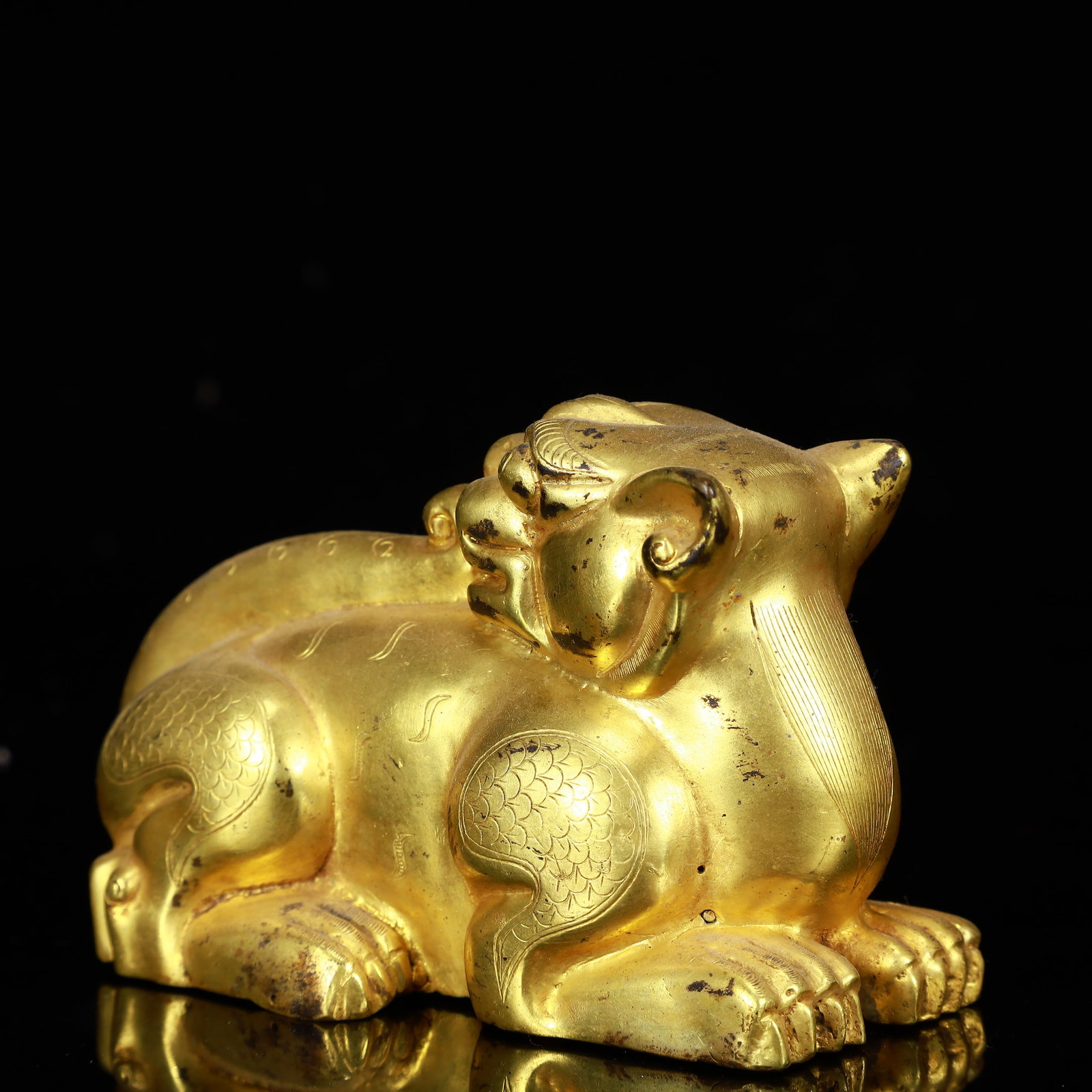 A Rare Gilt Bronze Lion Ornament - 2