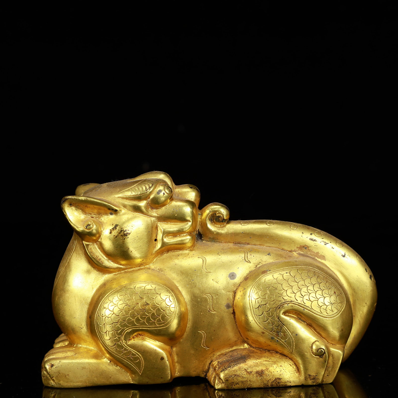 A Rare Gilt Bronze Lion Ornament - 4