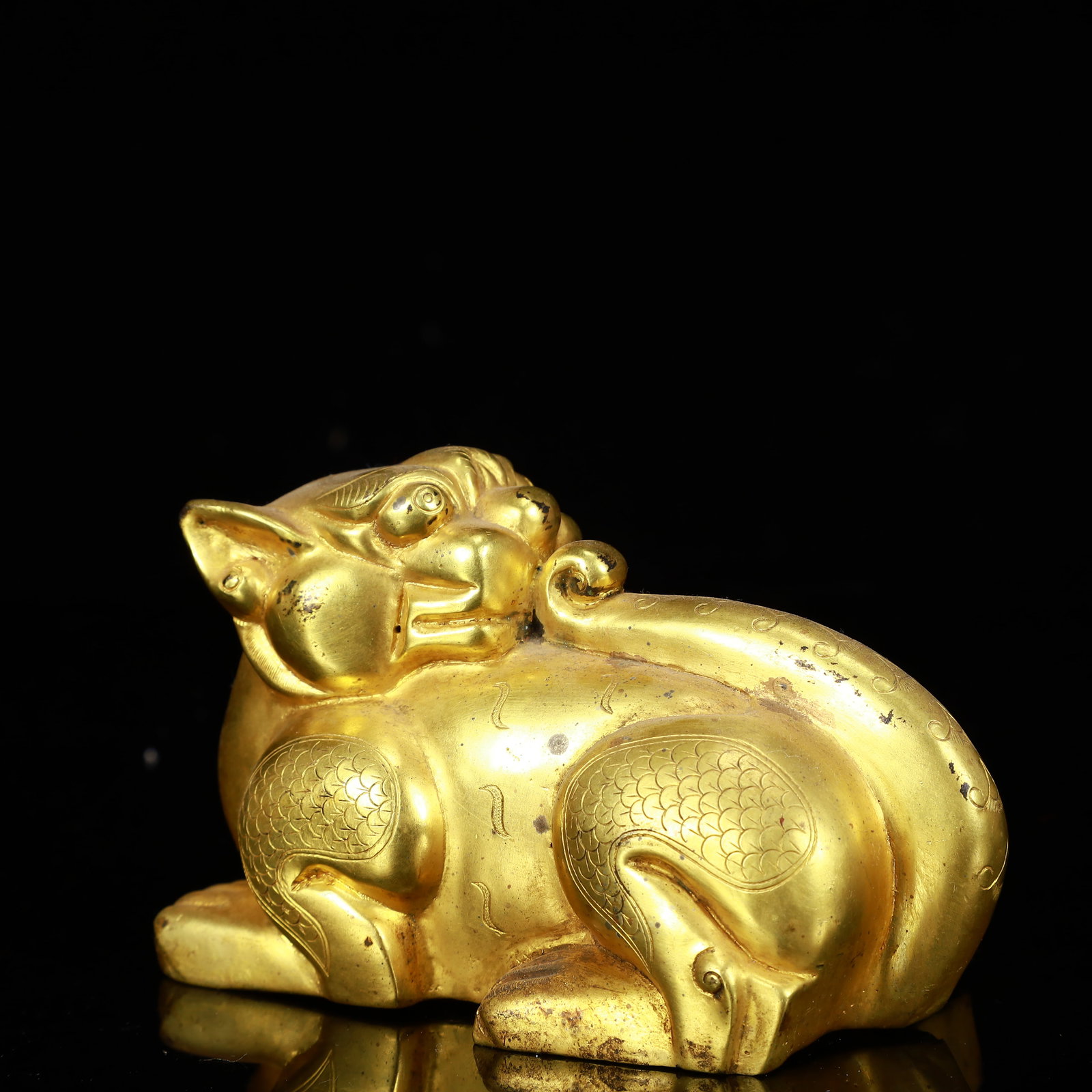 A Rare Gilt Bronze Lion Ornament - 5
