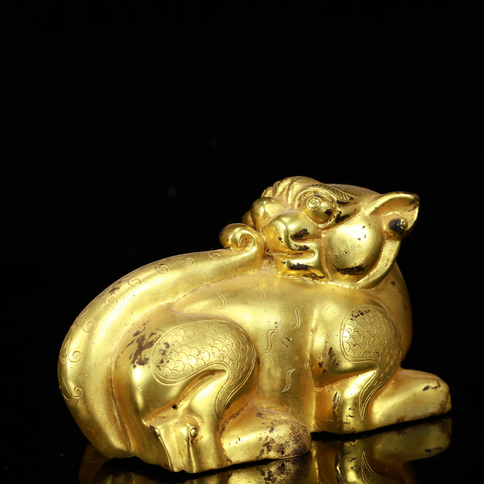 A Rare Gilt Bronze Lion Ornament - 6