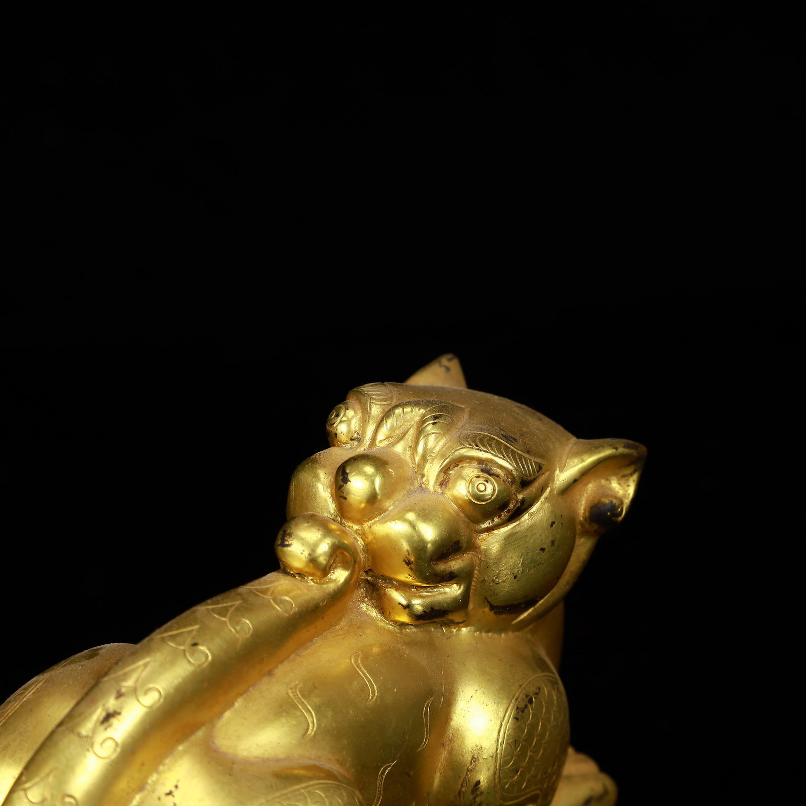 A Rare Gilt Bronze Lion Ornament - 7