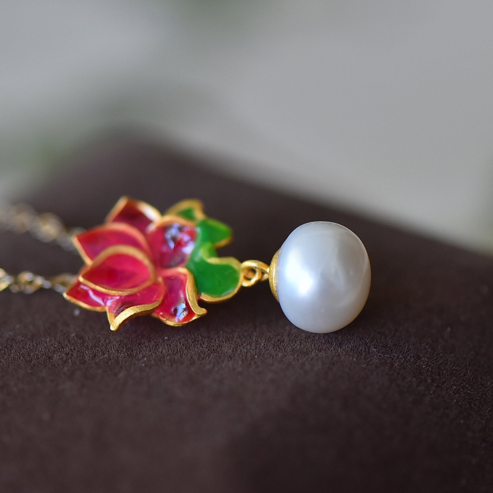An Exquisite Sterling Silver-Gold Plated Inlaid White Jade Pendant - 5