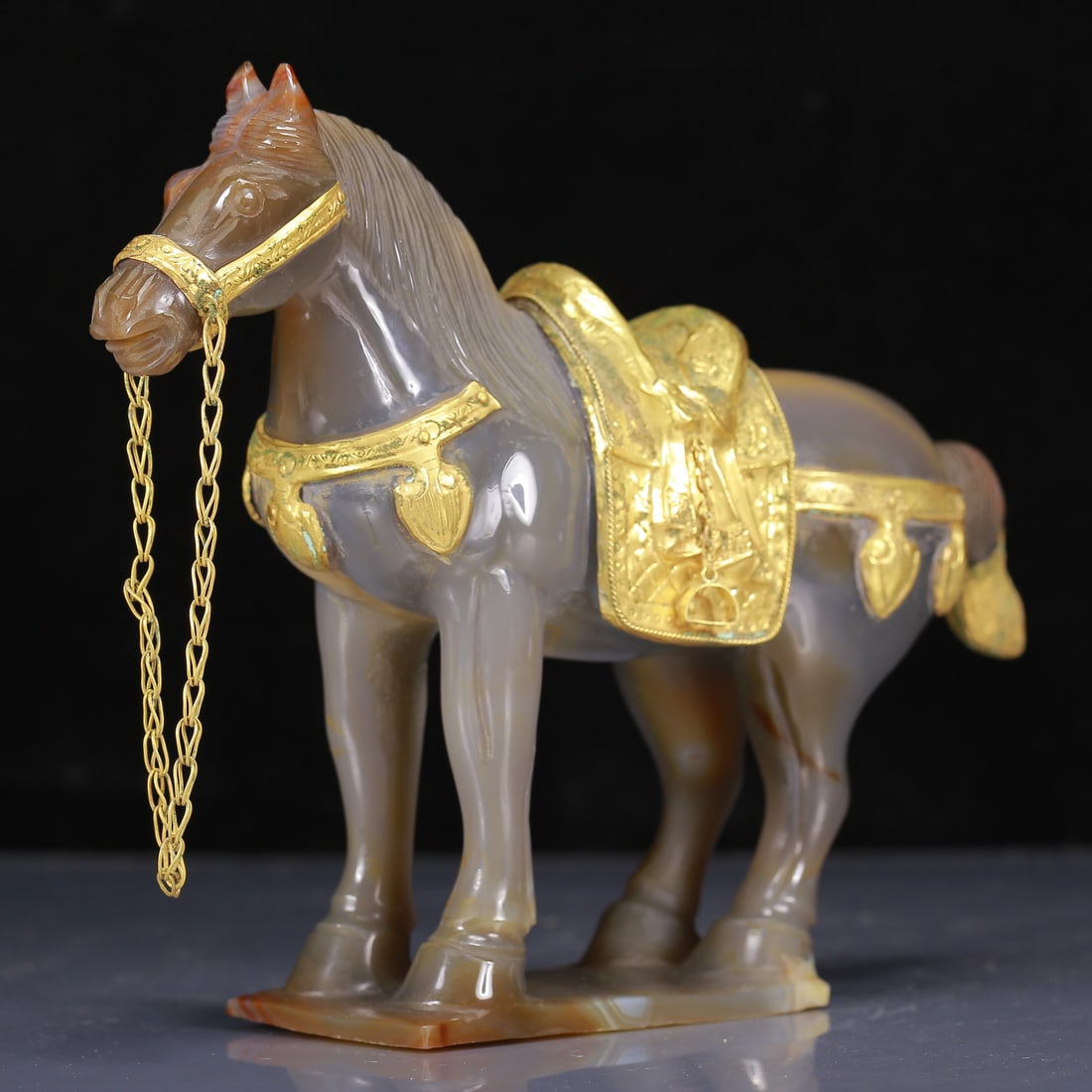 An Exquisite Agate Cover with Gold Horse Ornament - 6