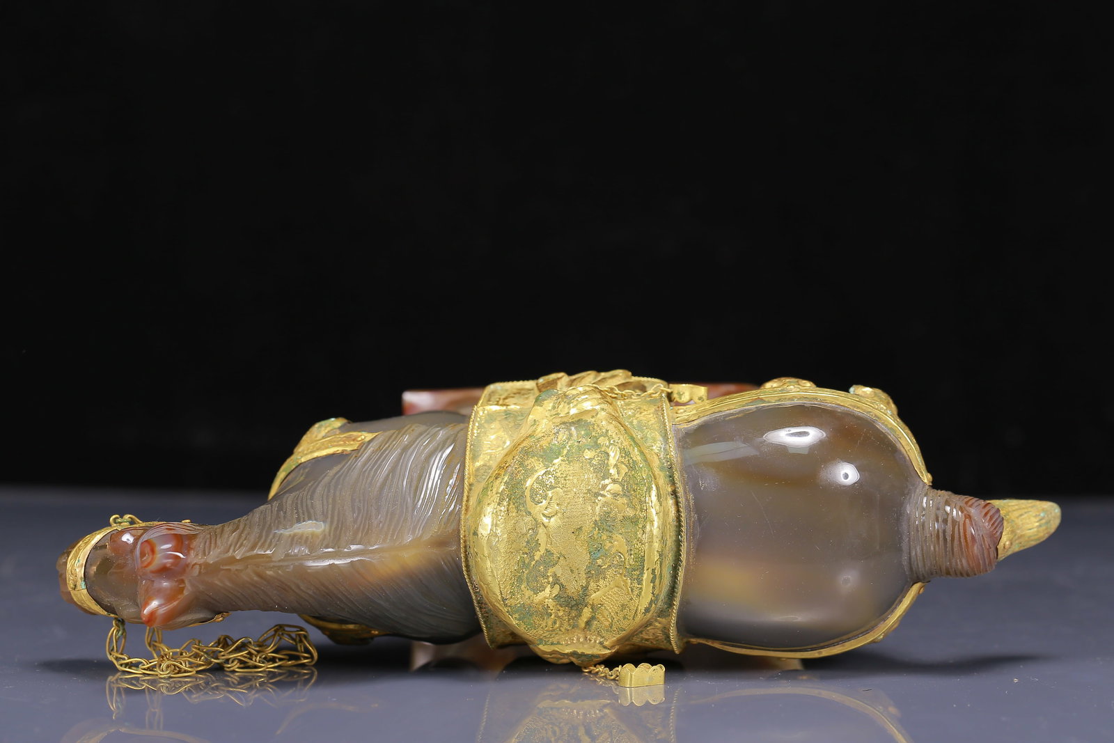 An Exquisite Agate Cover with Gold Horse Ornament - 7