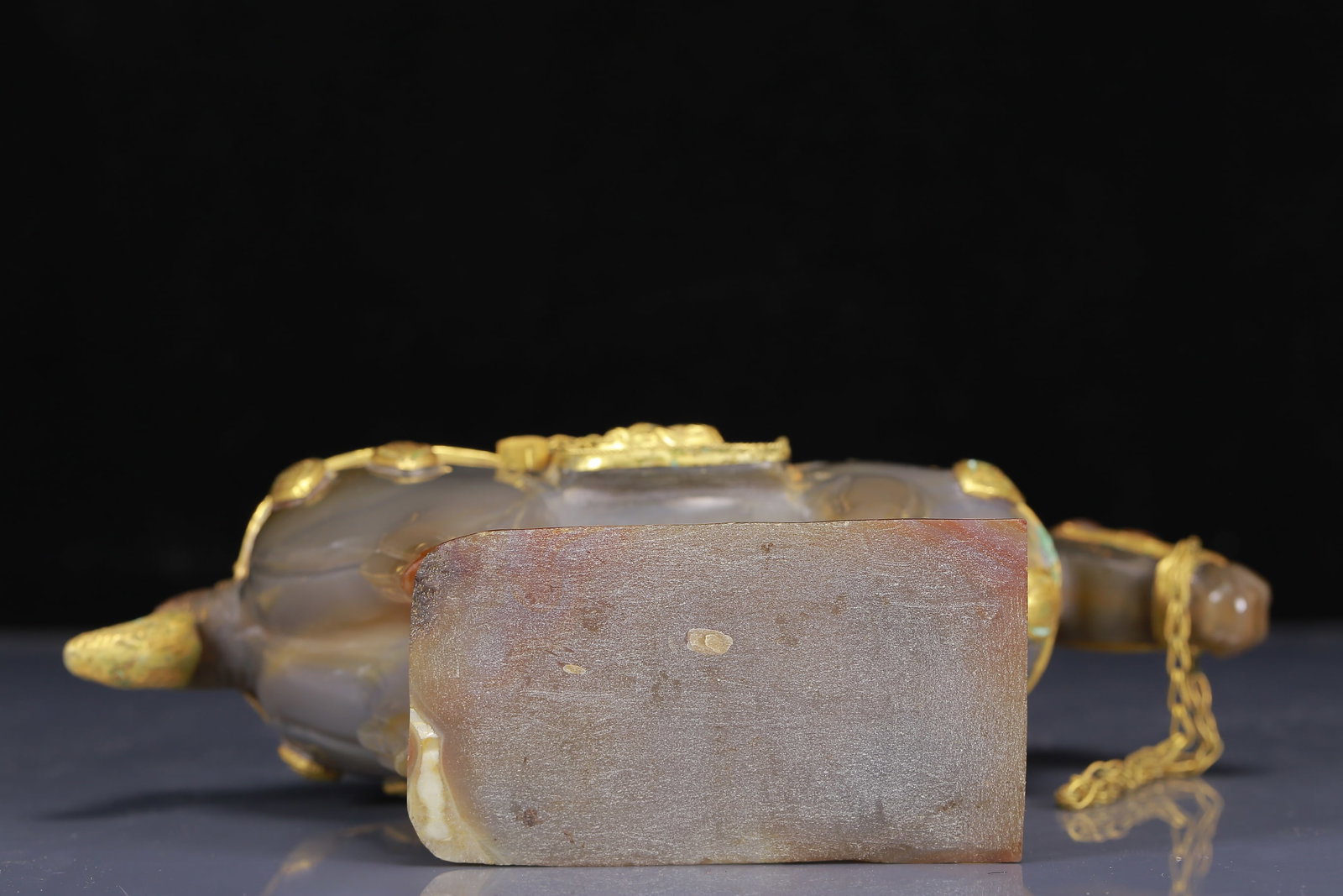 An Exquisite Agate Cover with Gold Horse Ornament - 8
