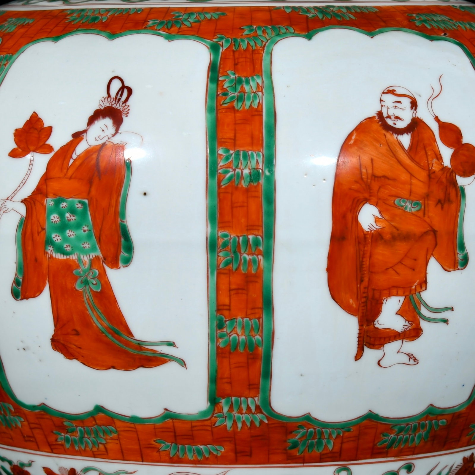 A Rare Red Green Color Figure Pattern Cover Jar - 2