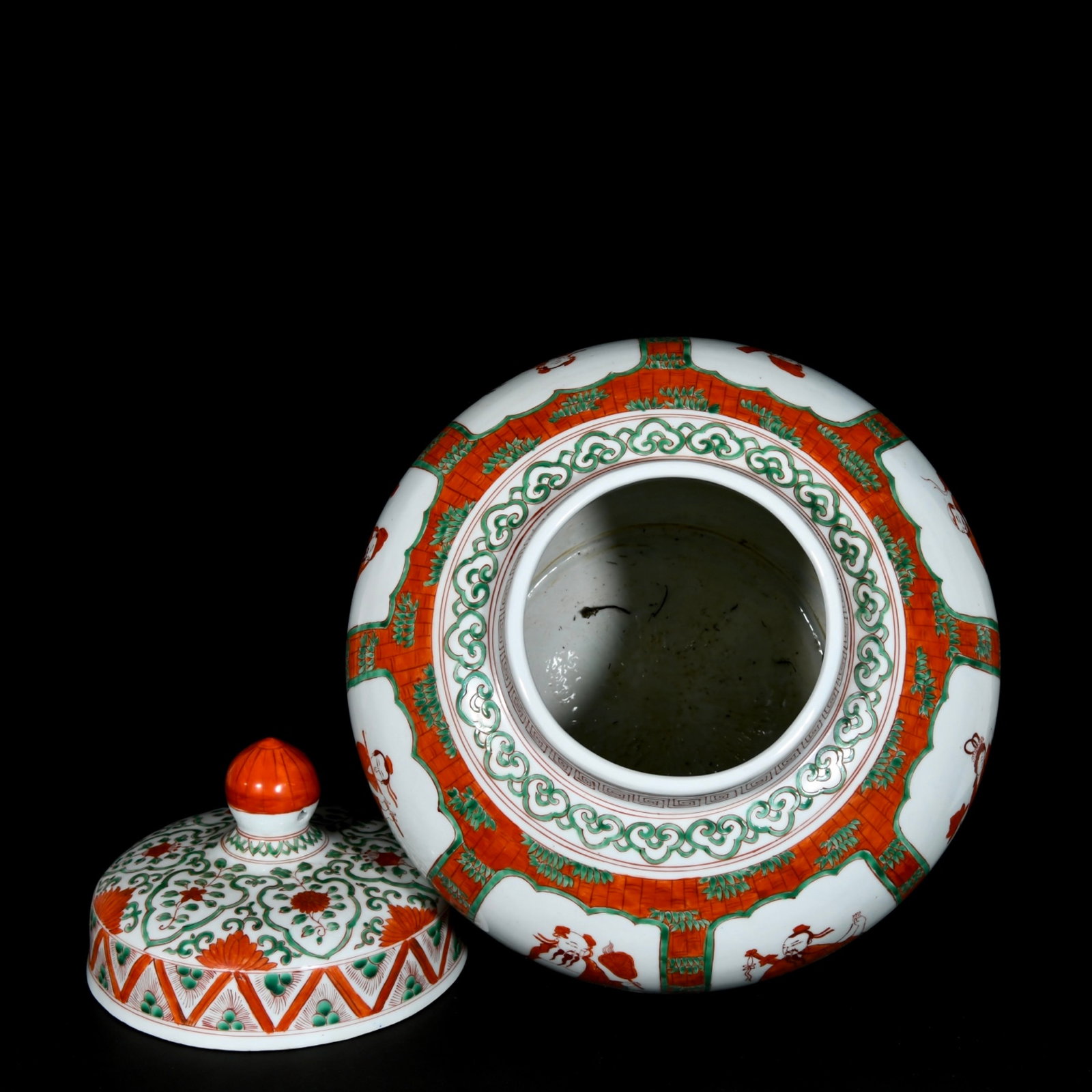A Rare Red Green Color Figure Pattern Cover Jar - 8