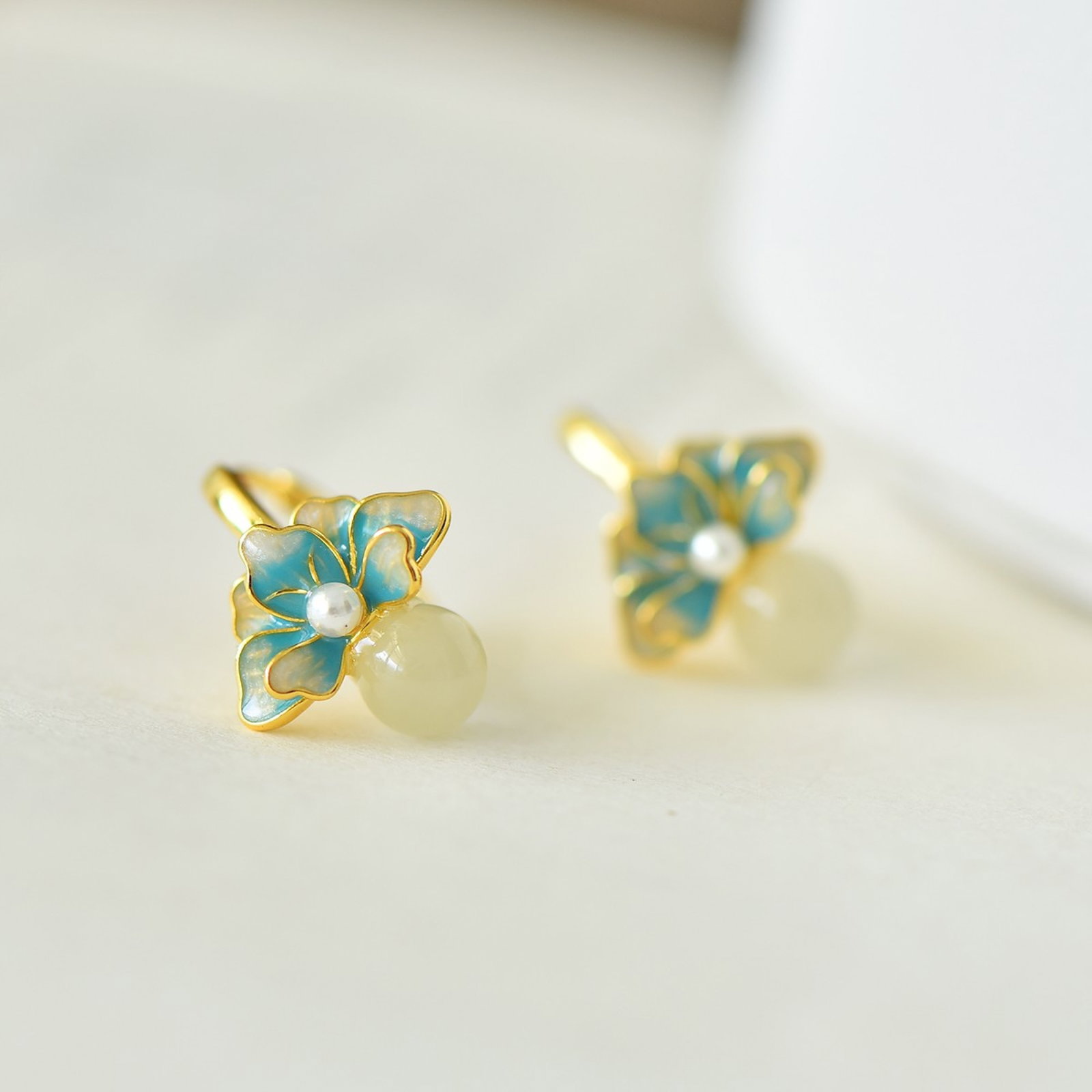 A Pair of Exquisite Sterling Silver-Gold Plated Inlaid White Jade Earrings,Inlaid Pearls - 3
