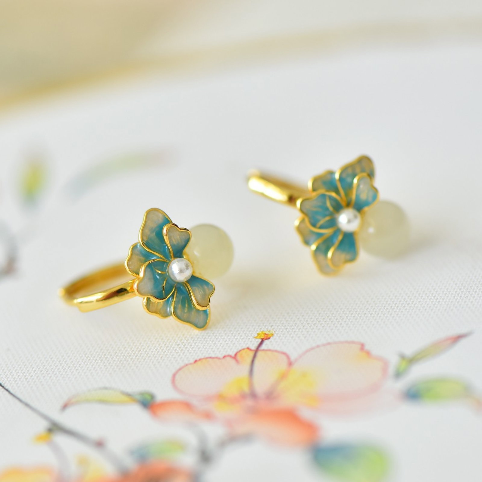 A Pair of Exquisite Sterling Silver-Gold Plated Inlaid White Jade Earrings,Inlaid Pearls - 4