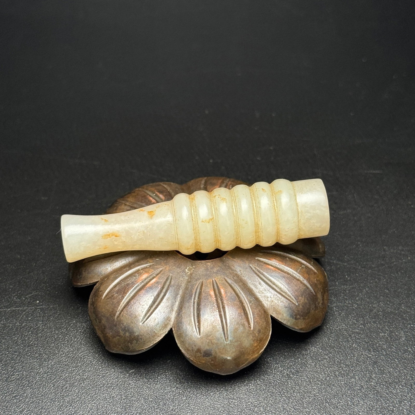 An Exquisite White Jade Pendant - 2