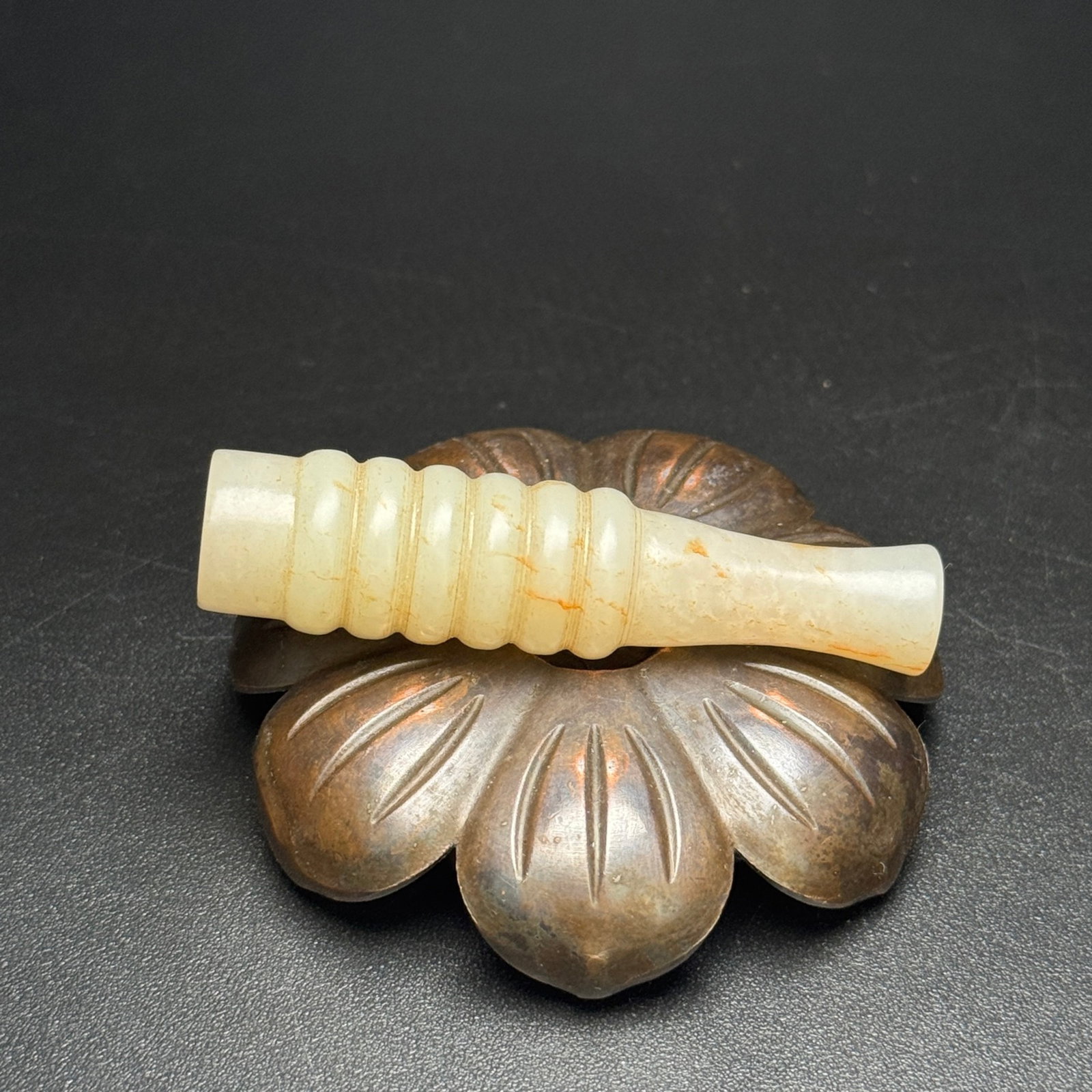 An Exquisite White Jade Pendant - 3