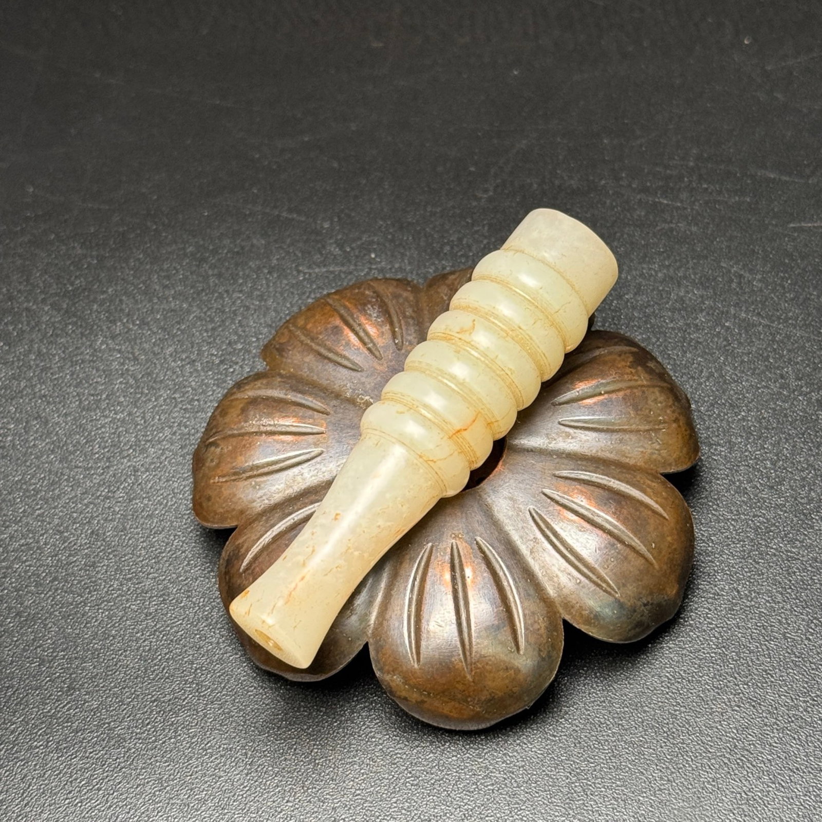 An Exquisite White Jade Pendant - 6