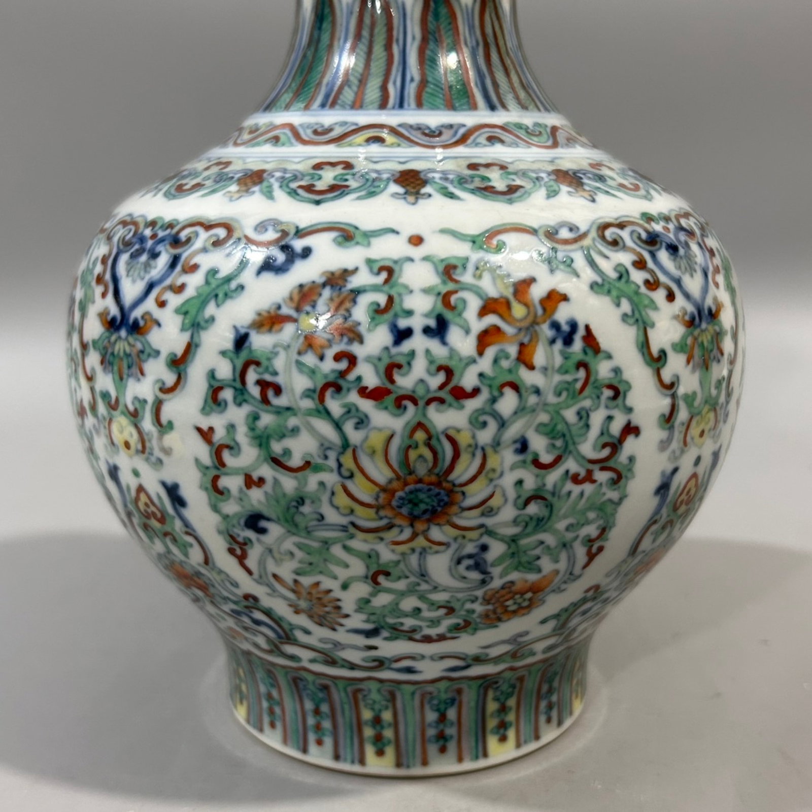 An Exquisite Doucai Lotus Pattern Vase - 2