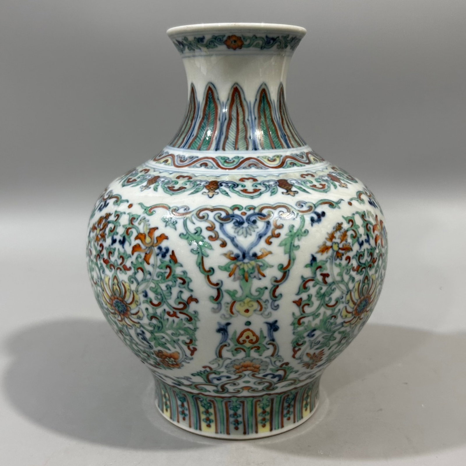 An Exquisite Doucai Lotus Pattern Vase - 3