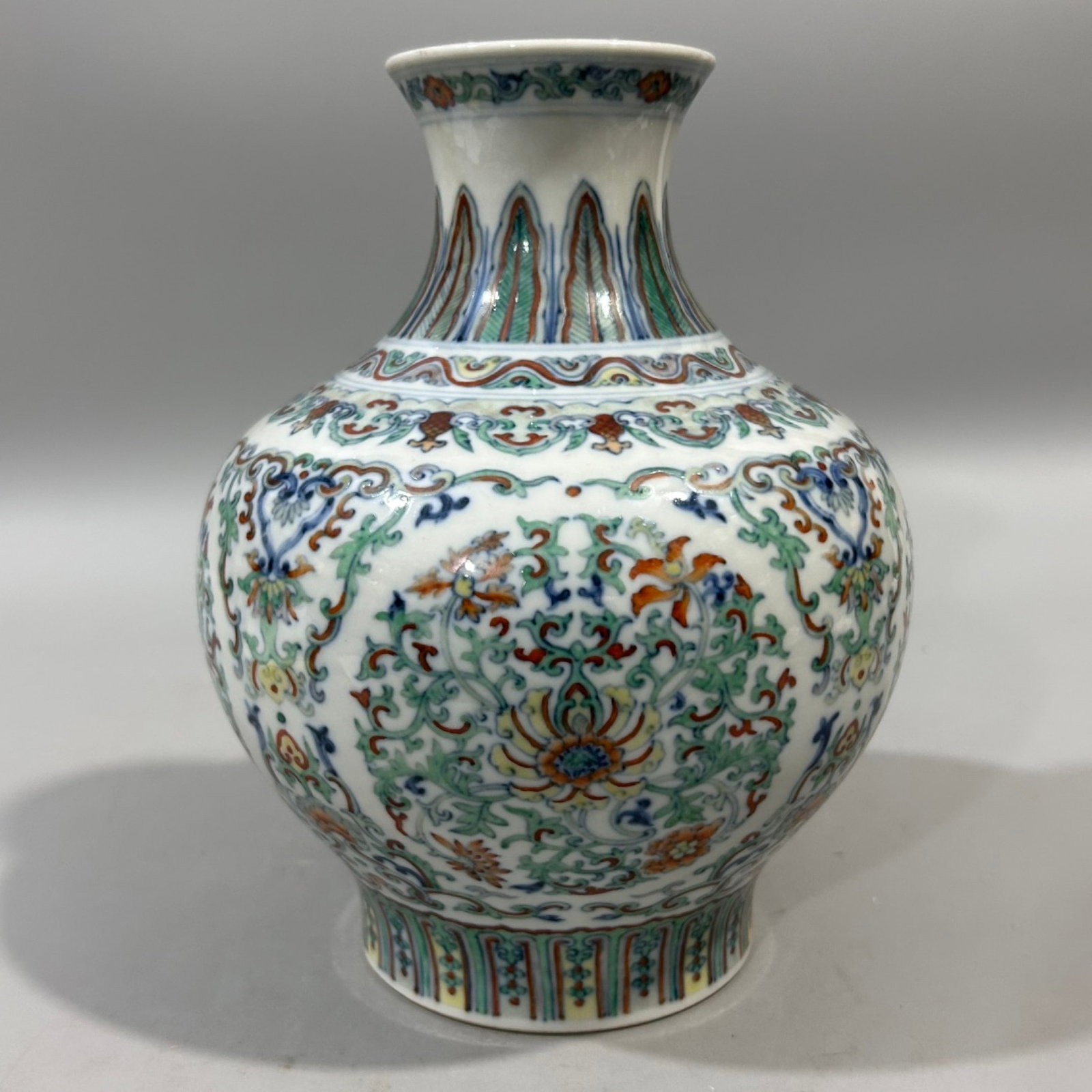 An Exquisite Doucai Lotus Pattern Vase - 4