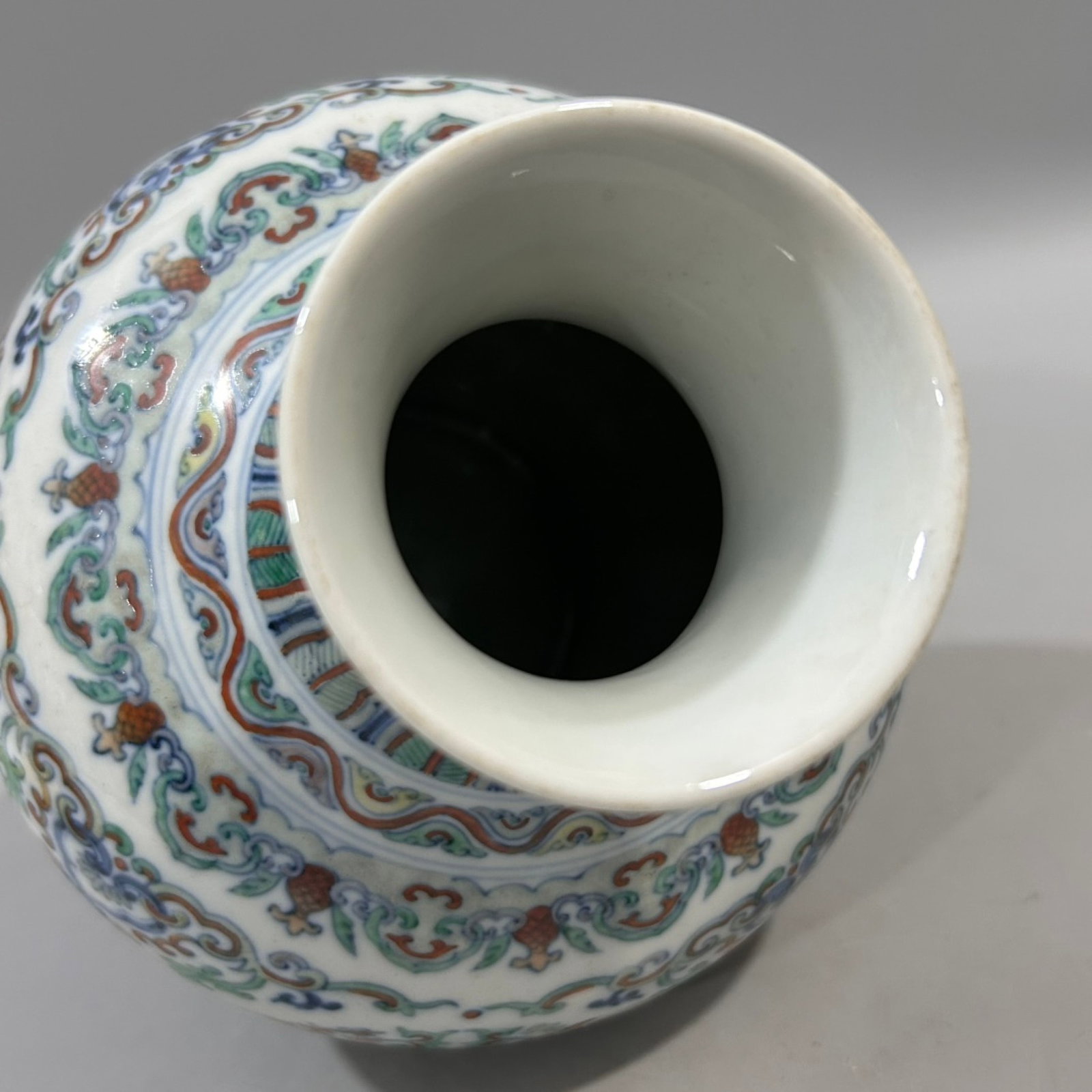 An Exquisite Doucai Lotus Pattern Vase - 5