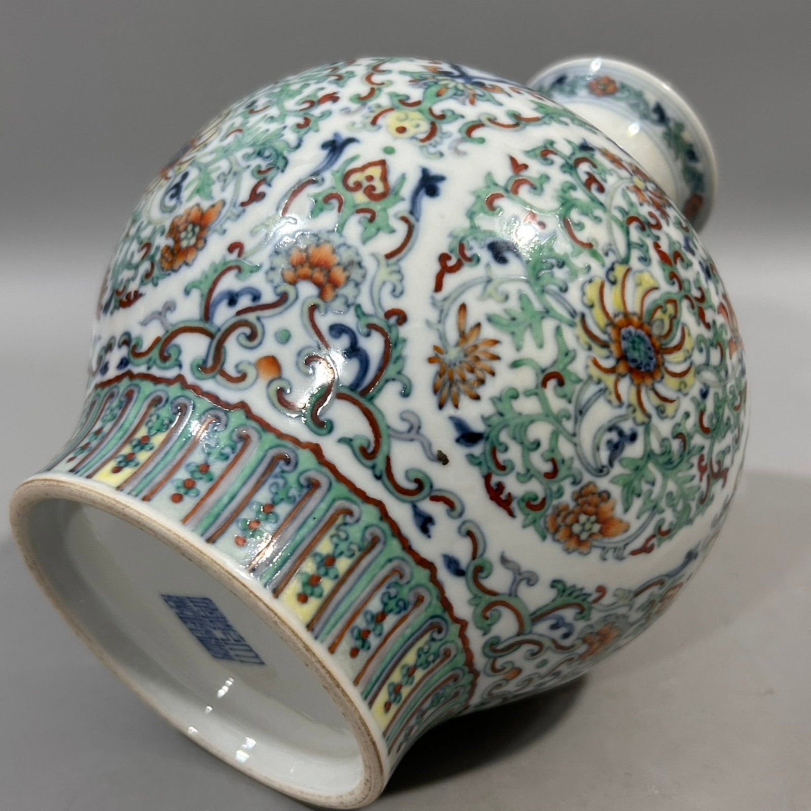 An Exquisite Doucai Lotus Pattern Vase - 6