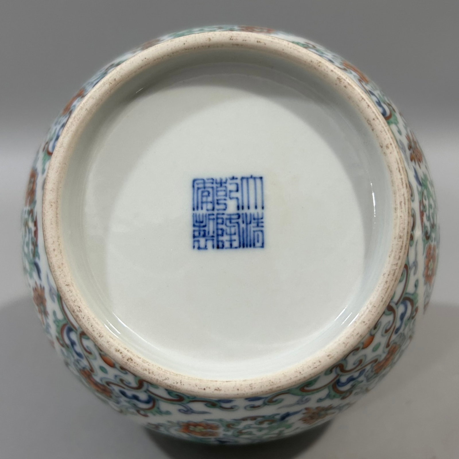 An Exquisite Doucai Lotus Pattern Vase - 7