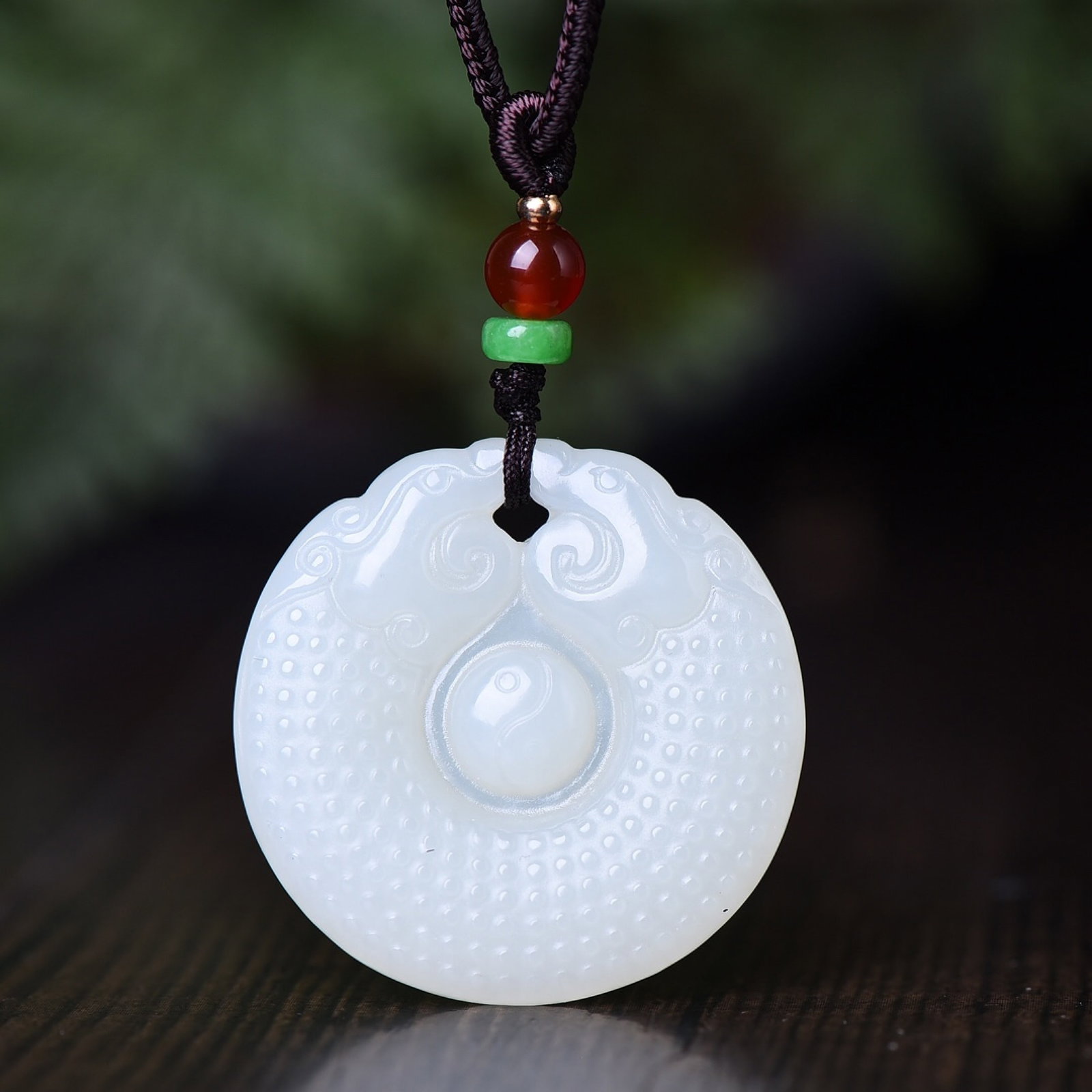 An Exquisite White Jade Dragon Pendant - 2