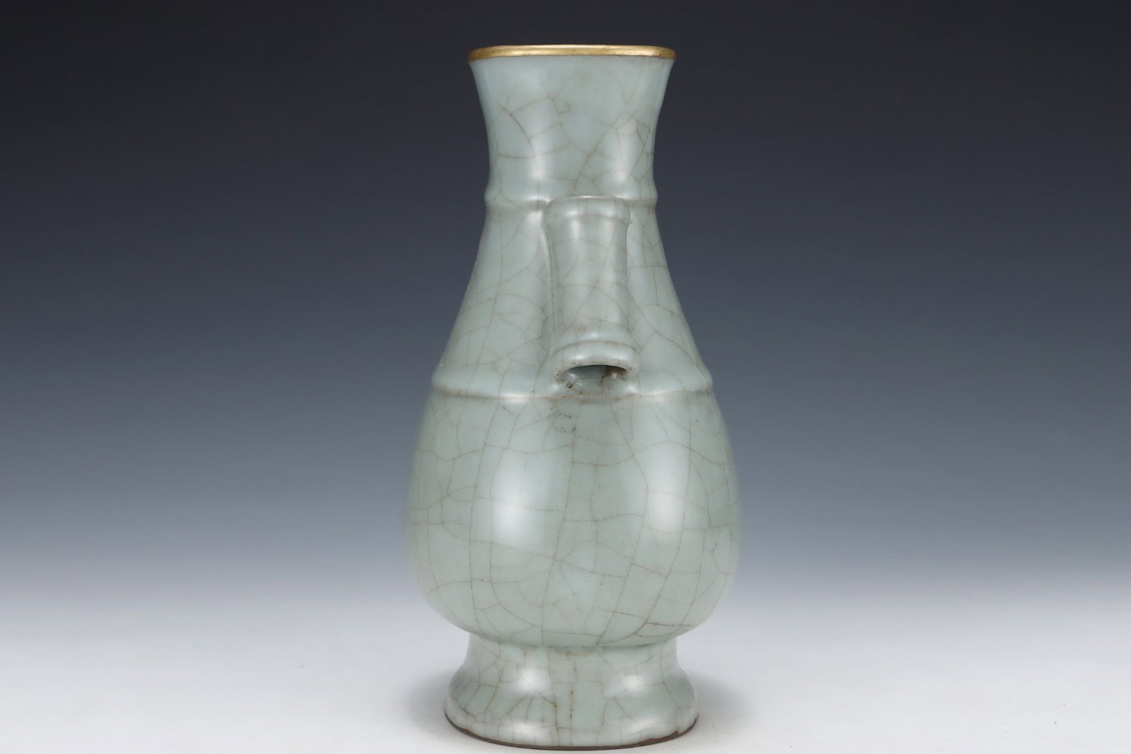 An Exquisite Guan yao Cover with Gold Double-Ears Vase - 2